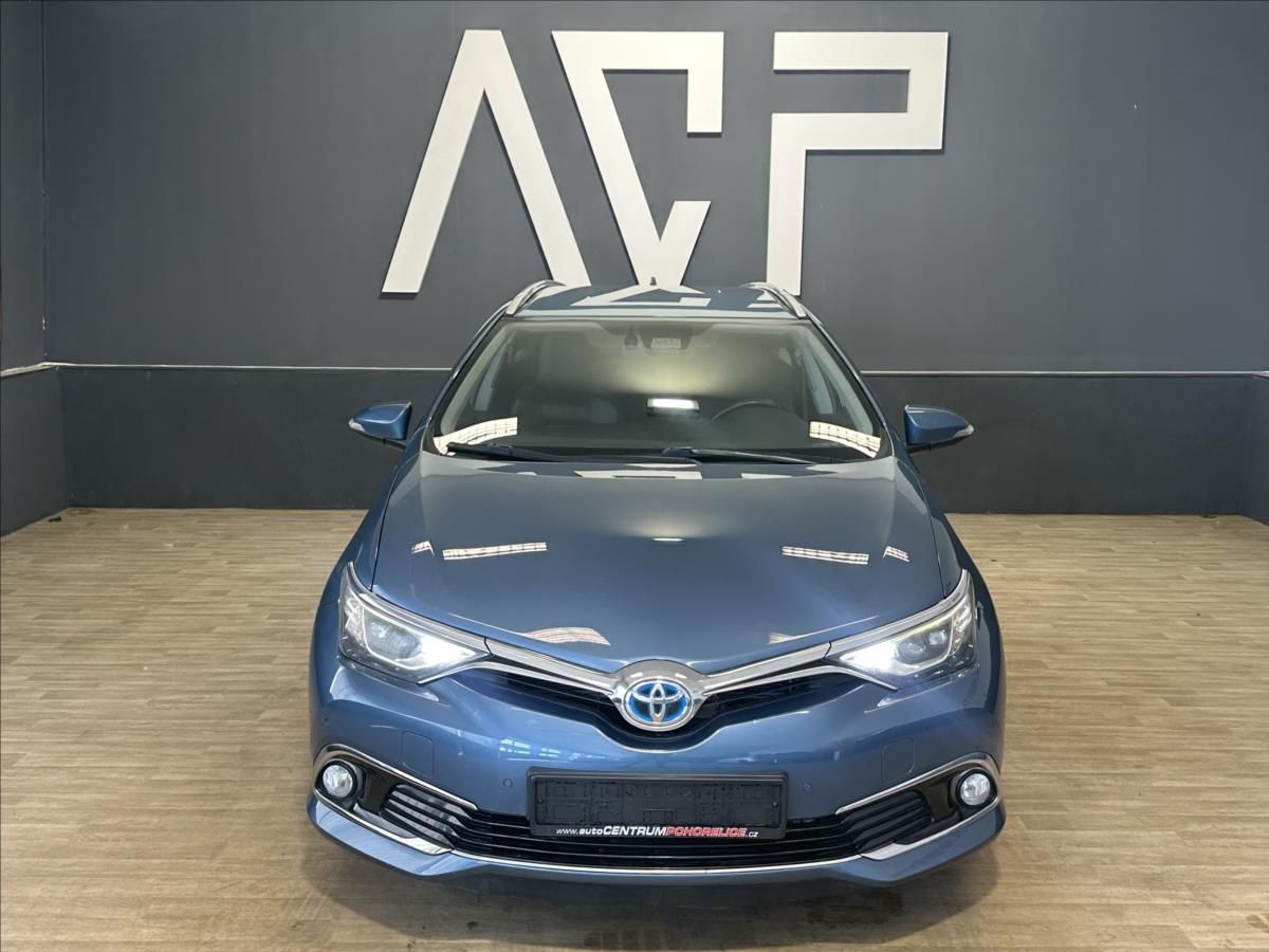 Toyota Auris, 1,8 Hybrid e-CVT Executive - fotka 3