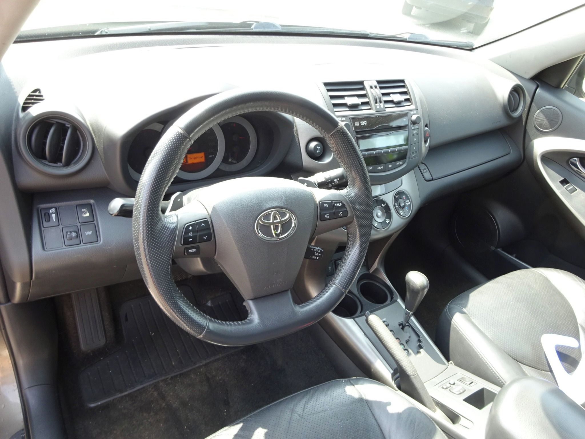 Toyota Rav4, 2.2 D-4D 4x4 (110 KW) - fotka 5