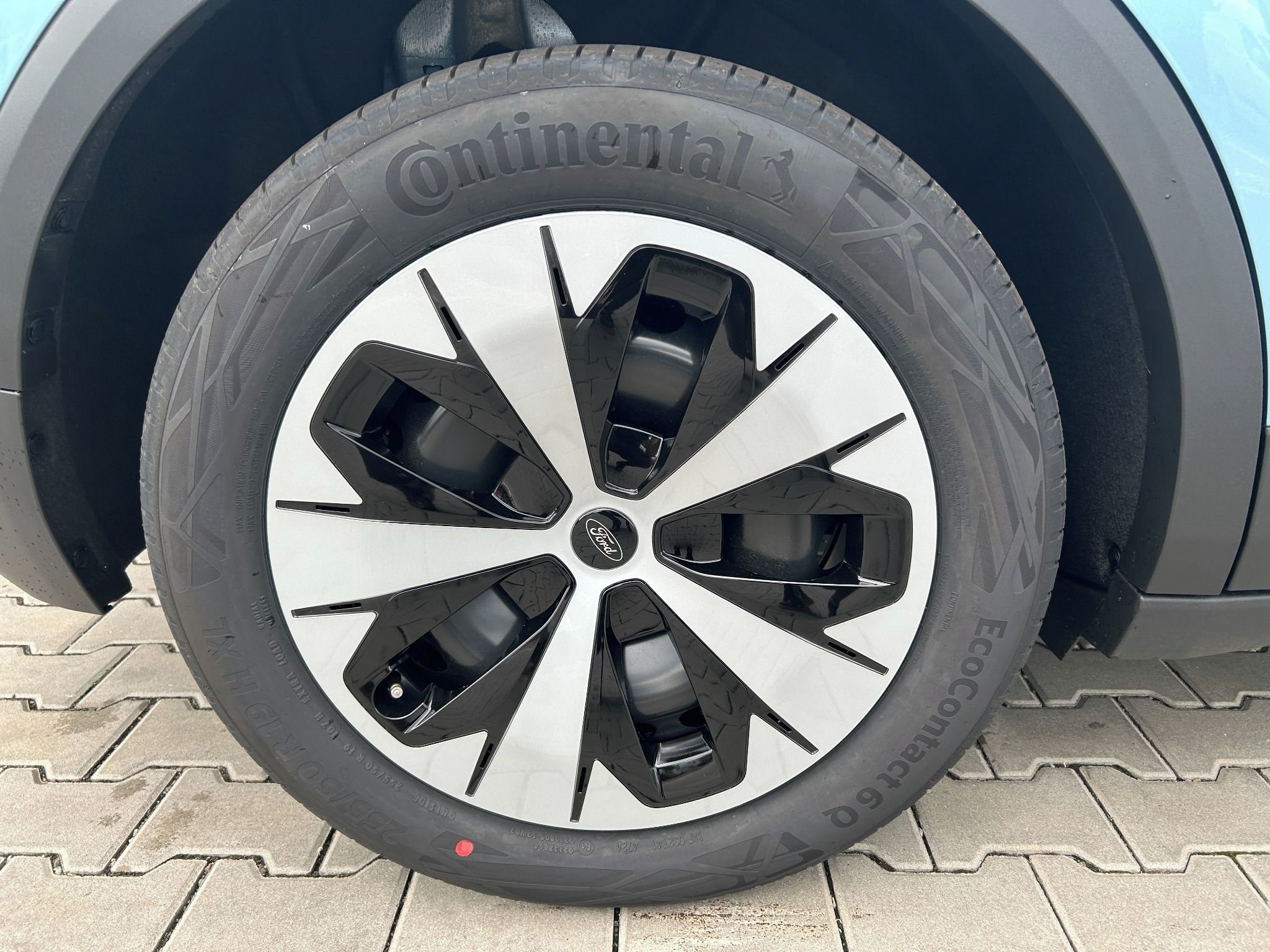 Ford Explorer, 52 kWh 125 kW/170 k - fotka 4