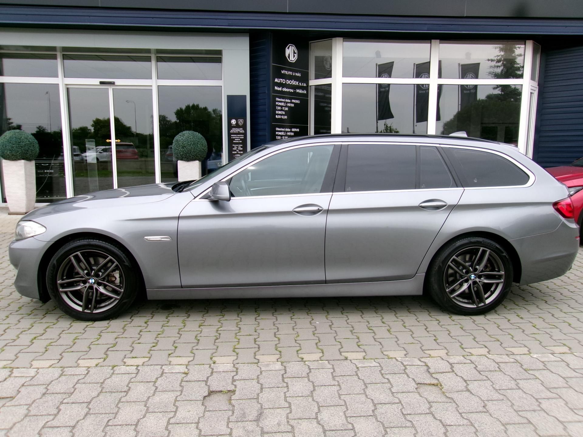 BMW Řada 5, 520d combi - fotka 3