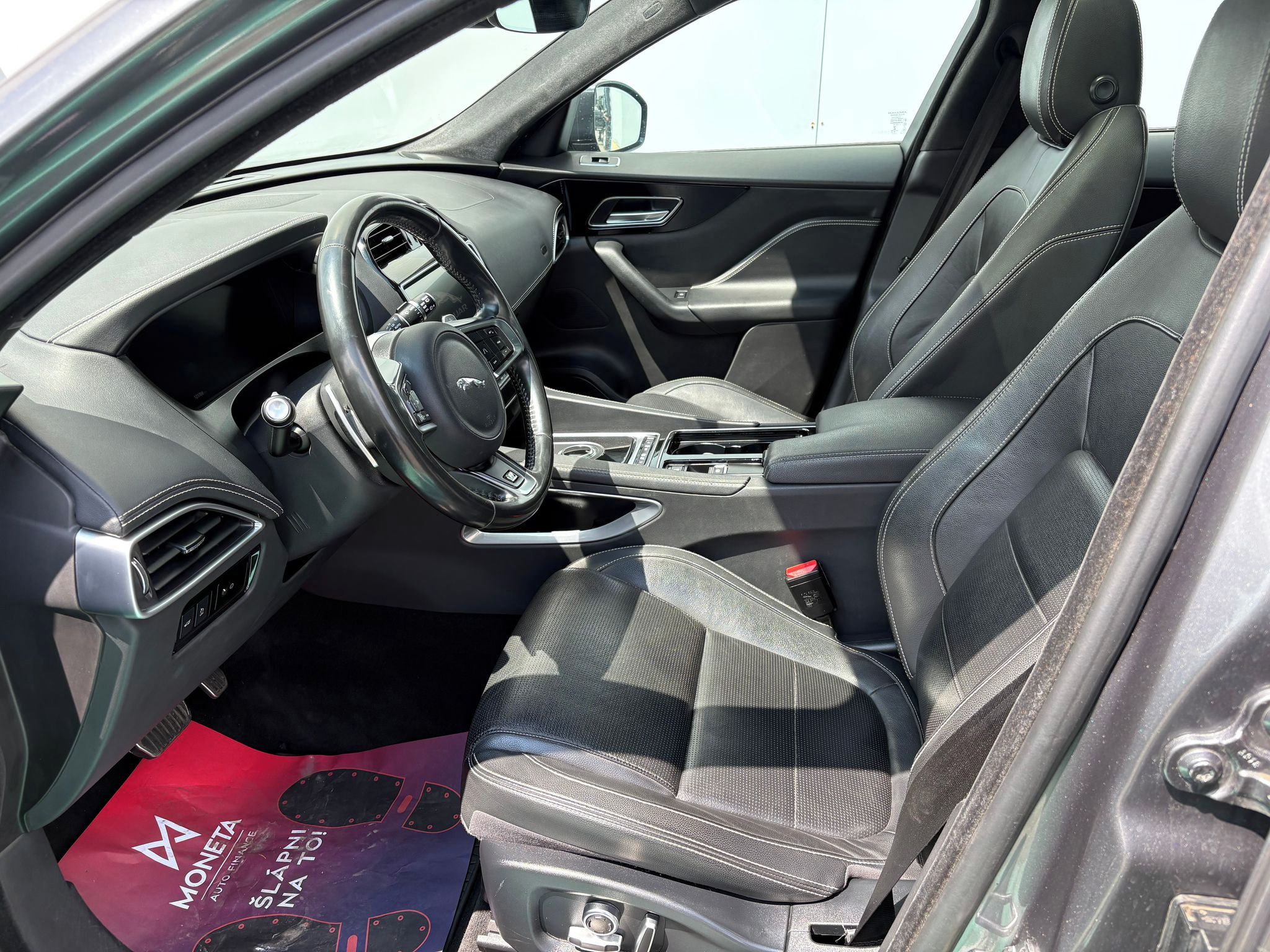 Jaguar F-Pace, 20d R-Sport AWD - fotka 6