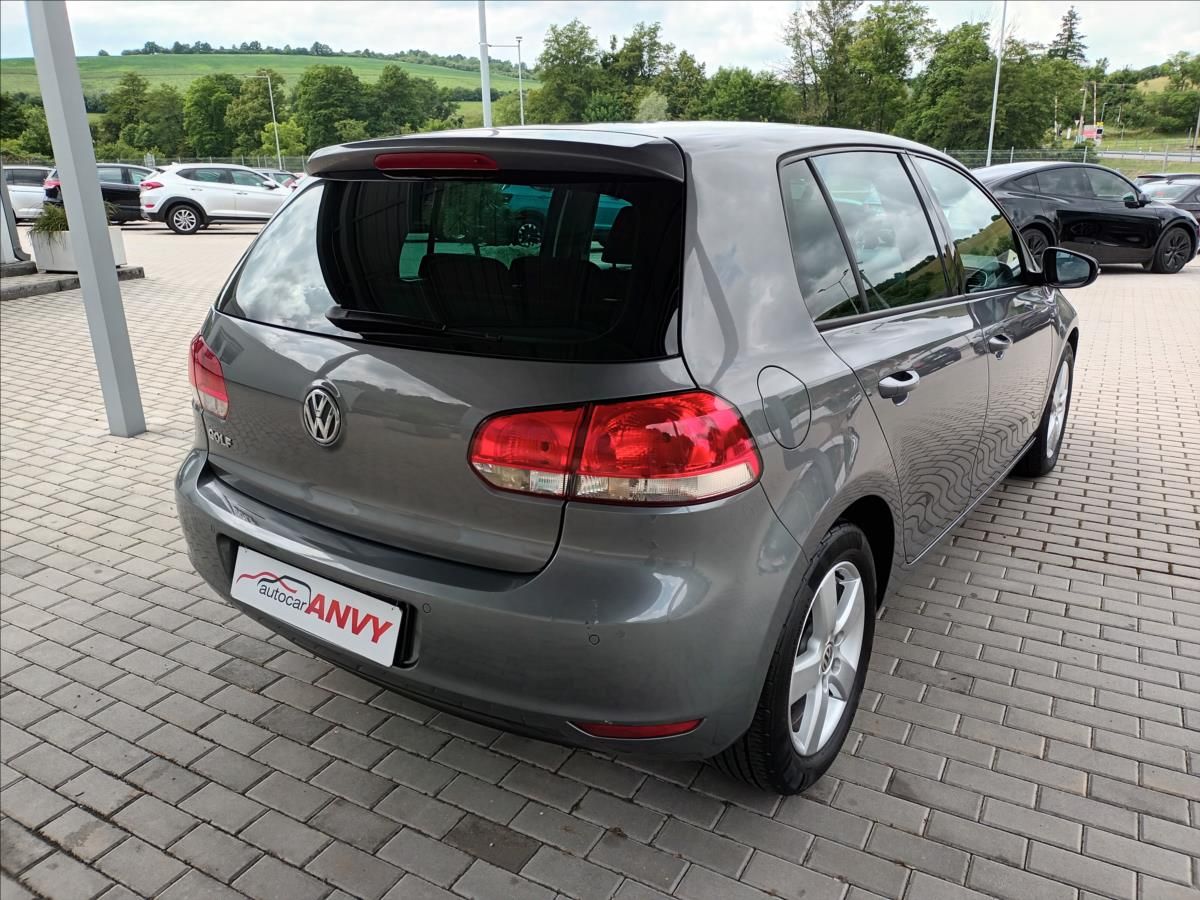 Volkswagen Golf, 1,2 TSI,SERVIS,VÝHŘEV,PARKING - fotka 5