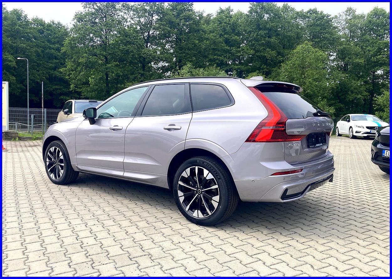 Volvo XC60, B5 AWD NEW EDICE DARK - fotka 2