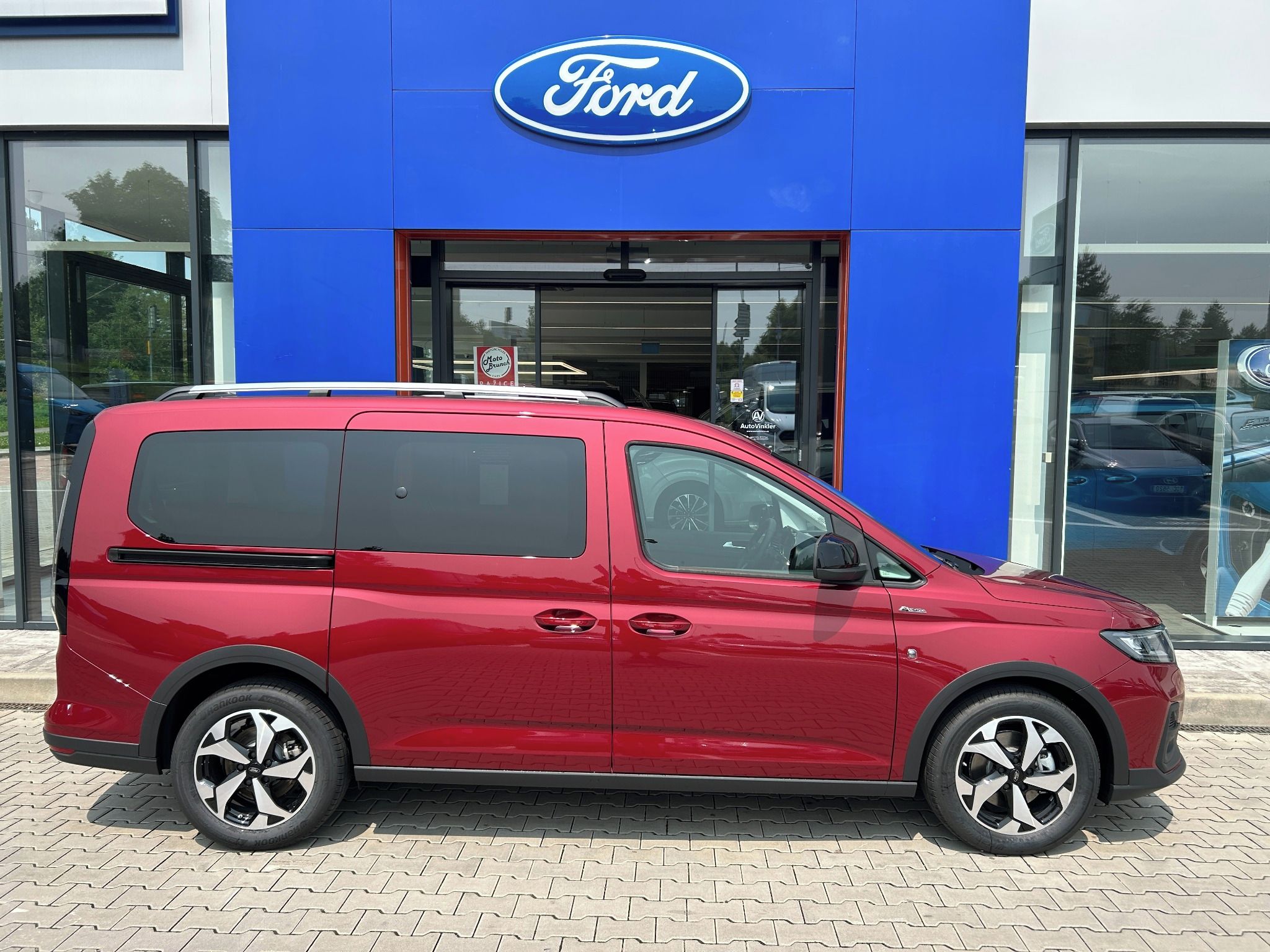 Ford Tourneo Connect, 1.5 EcoBoost PHEW 110kW Active - fotka 3