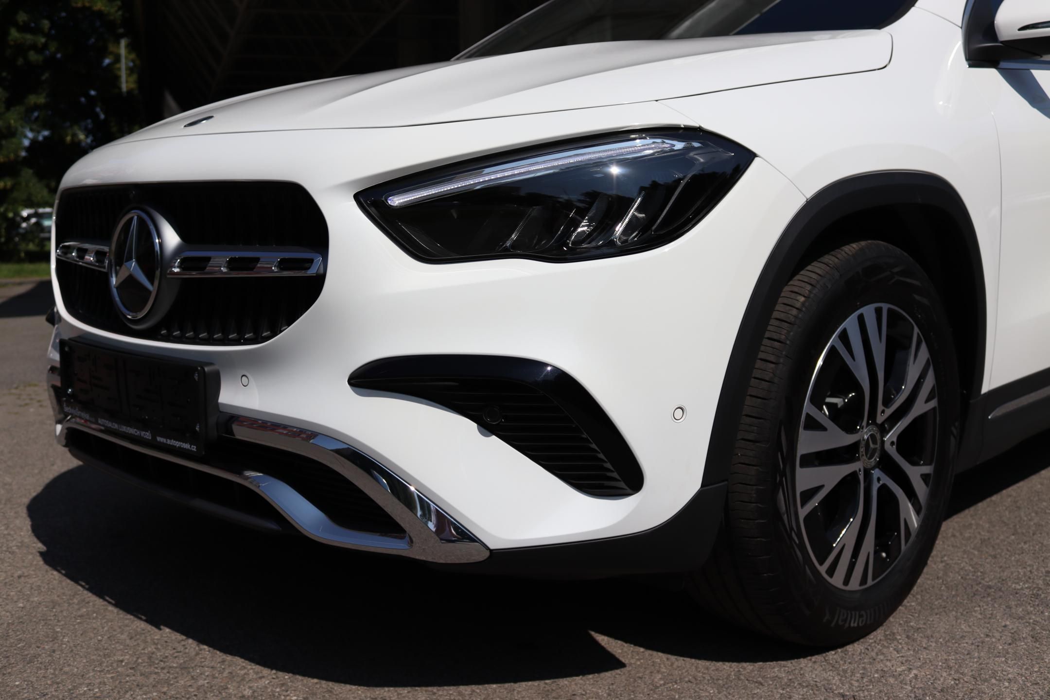 Mercedes-Benz GLA, 180 PROGRESSIVE 100kW - fotka 5