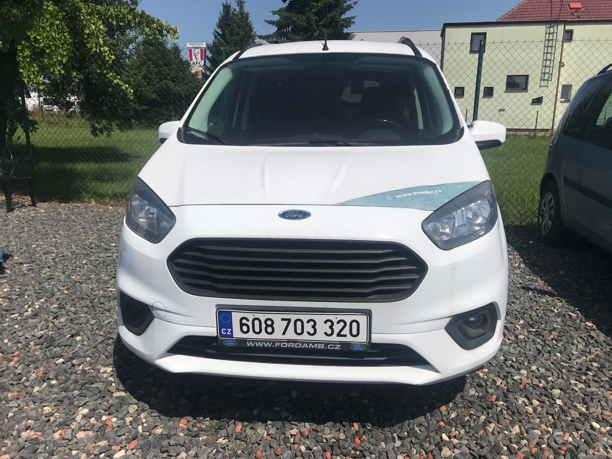 Ford Tourneo Courier, 1.0 EcoBoost 74 KW VADA MOTORU - fotka 2
