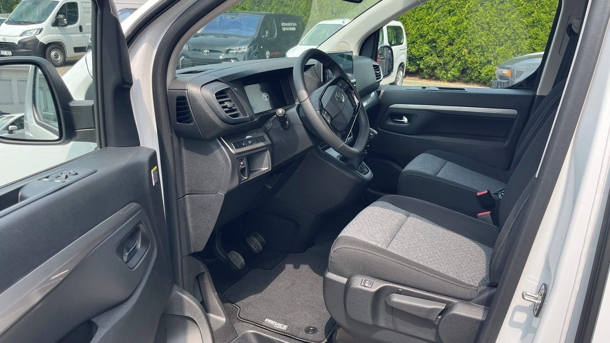 Toyota Proace Verso, L2 2,0D 140PS Family 8míst - fotka 6