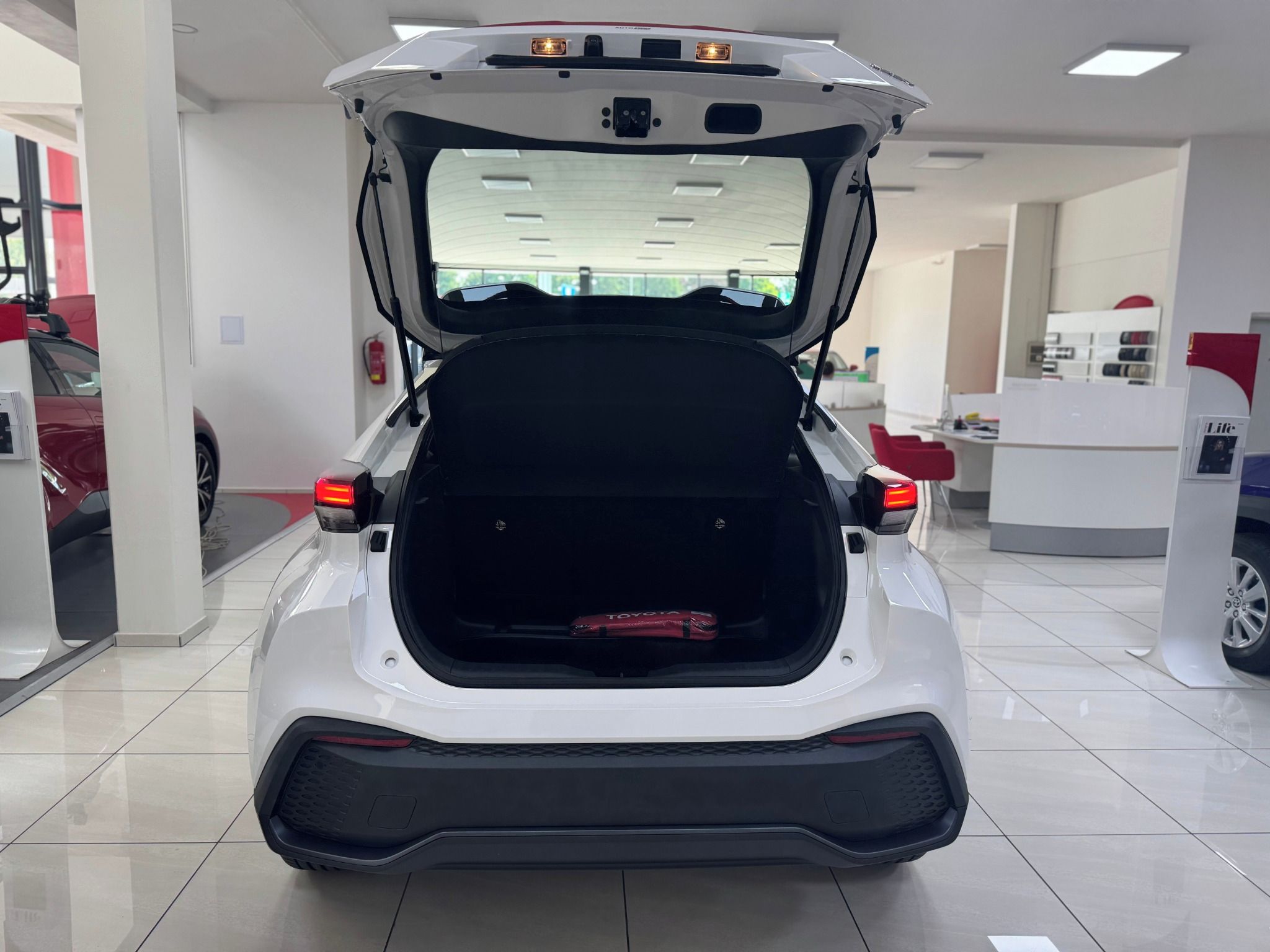 Toyota C-HR, 1,8 140 k Limited Edition - fotka 5