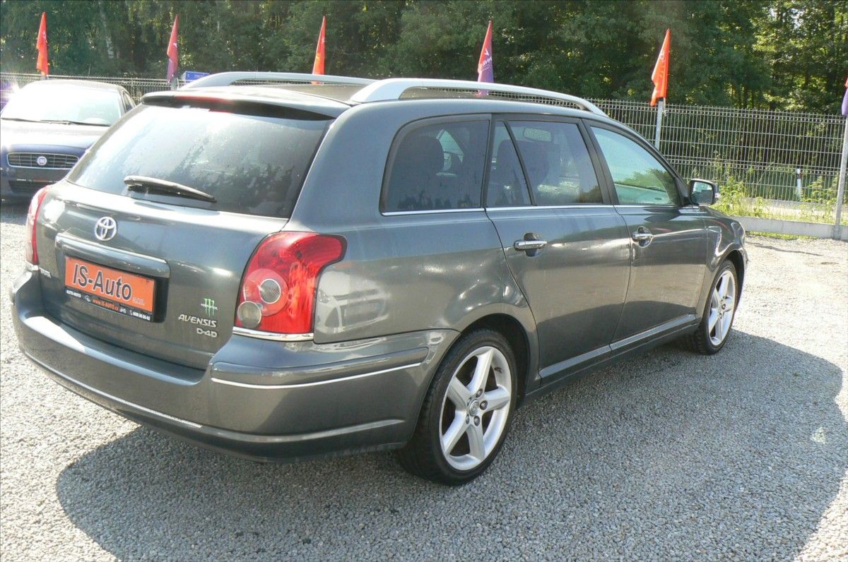 Toyota Avensis, 2,2 D4-D - fotka 3