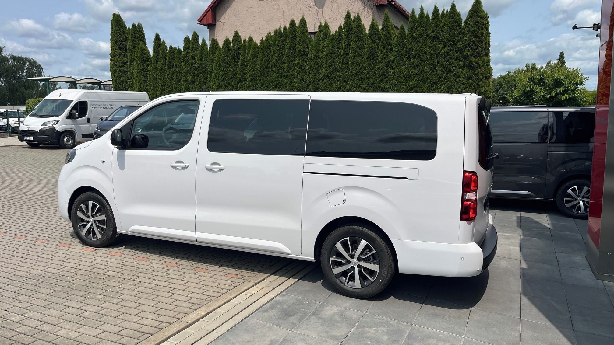 Toyota Proace Verso, L2 2,0D 140PS Family 8míst - fotka 4
