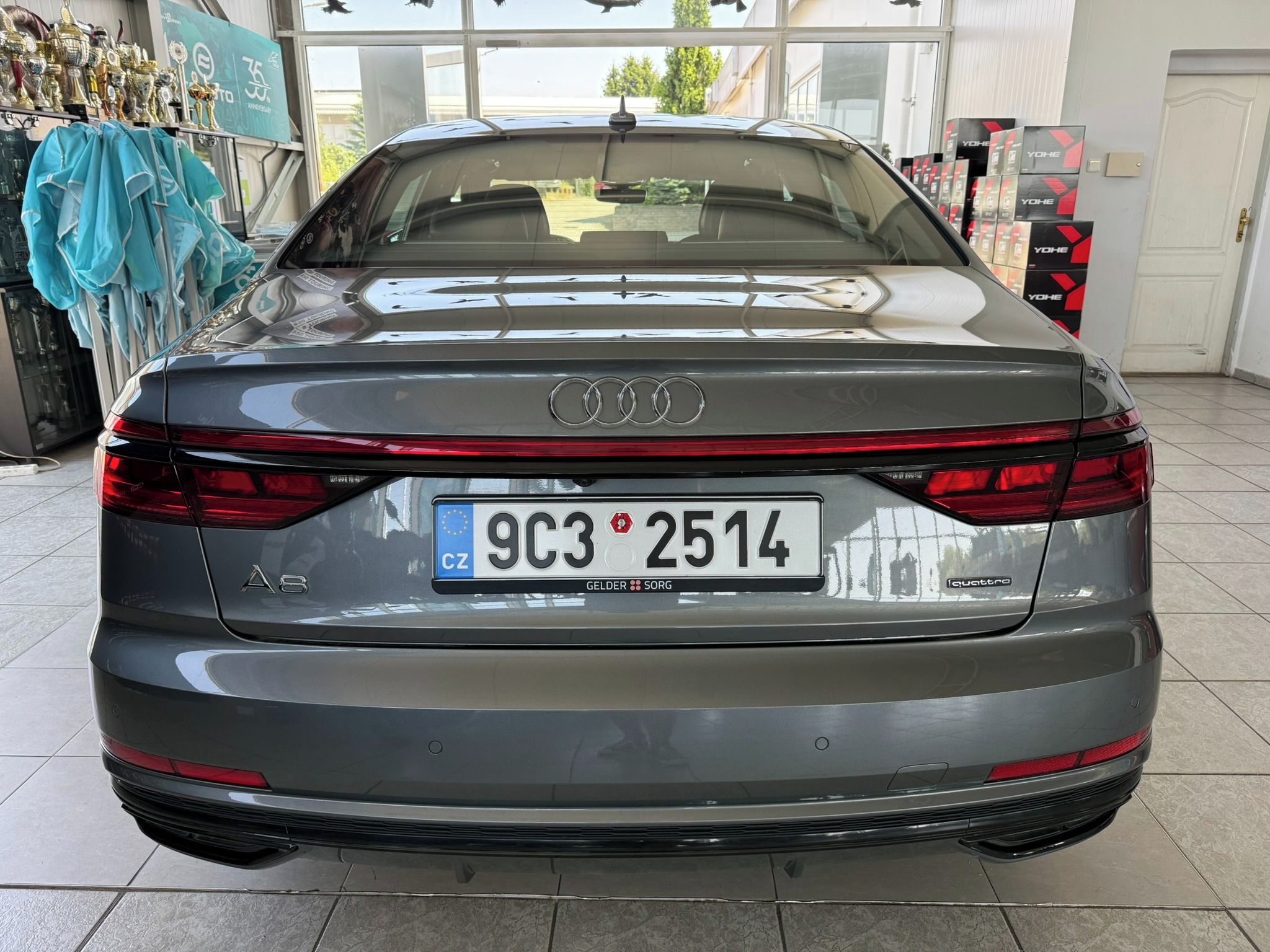 Audi A8, 60 TDI V8 Quattro DPH - fotka 6
