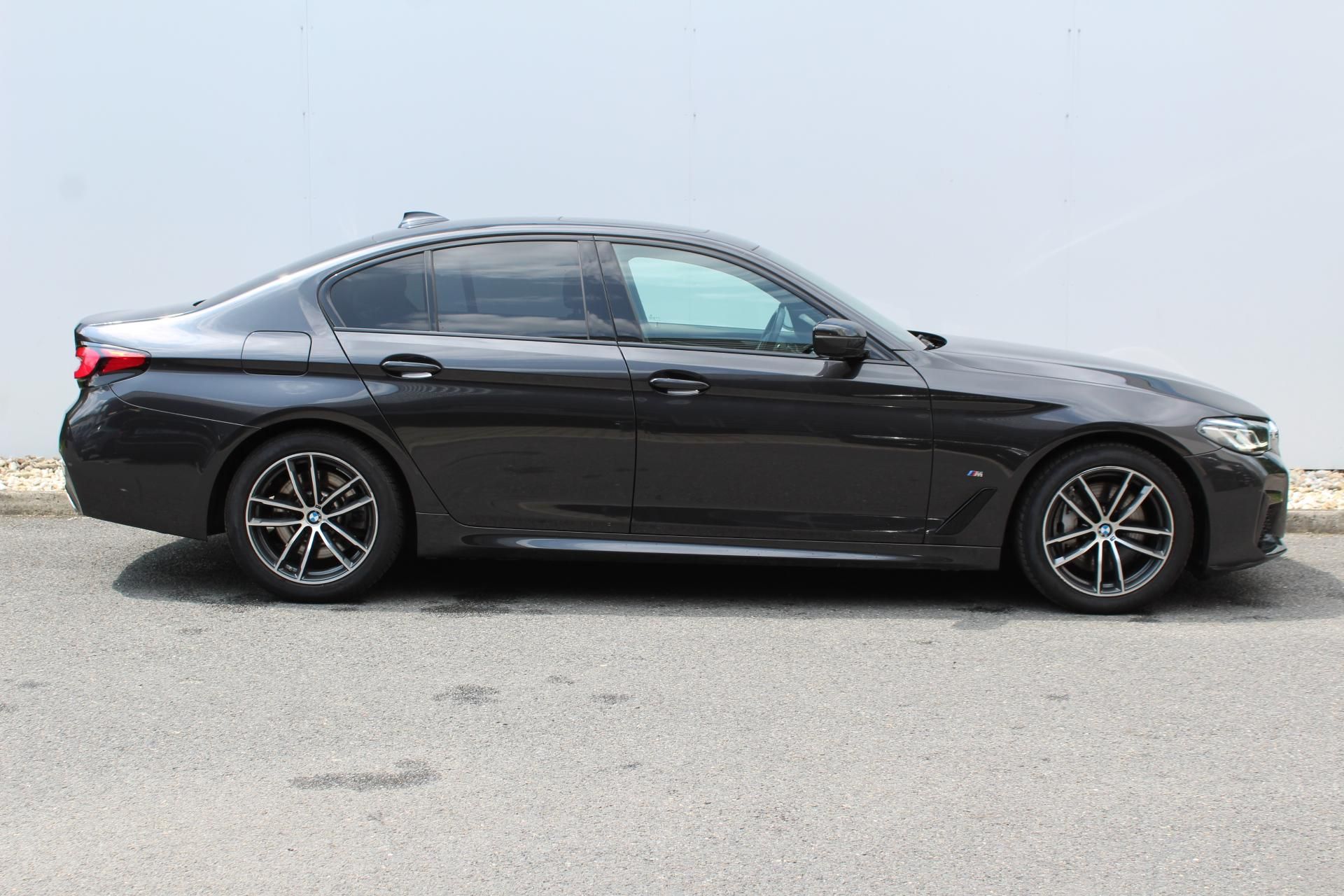 BMW Řada 5, 530d xDrive Sedan Mpaket CZ - fotka 3