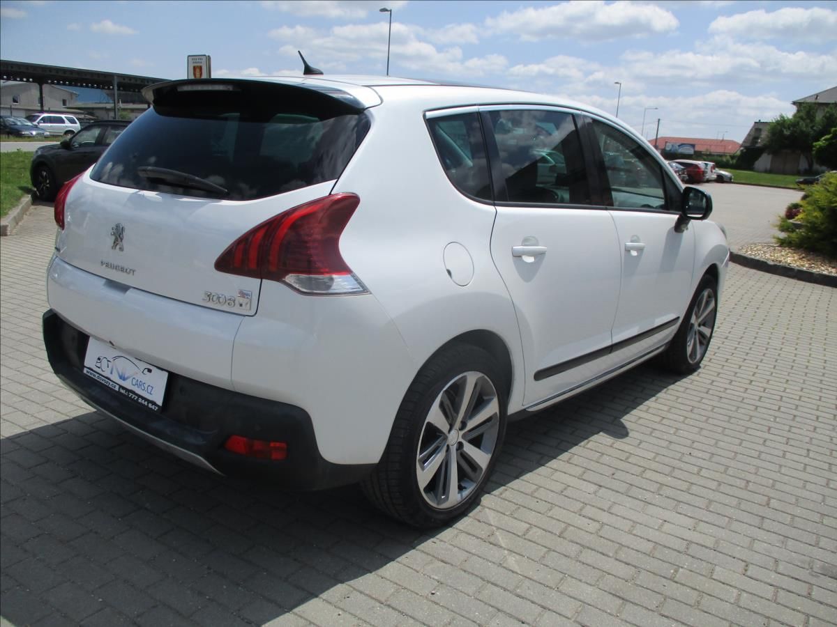 Peugeot 3008, 2,0 Hybrid 4x4 Allure Pano HUD - fotka 4