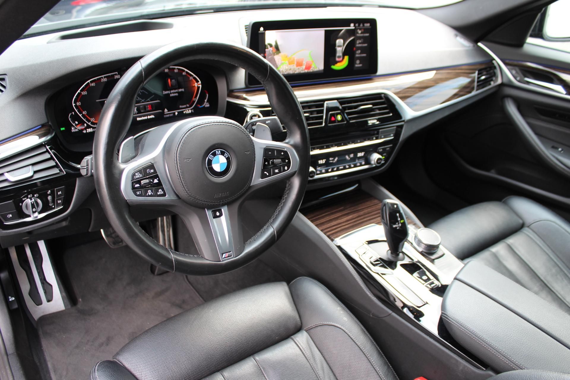 BMW Řada 5, 530d xDrive Sedan Mpaket CZ - fotka 4
