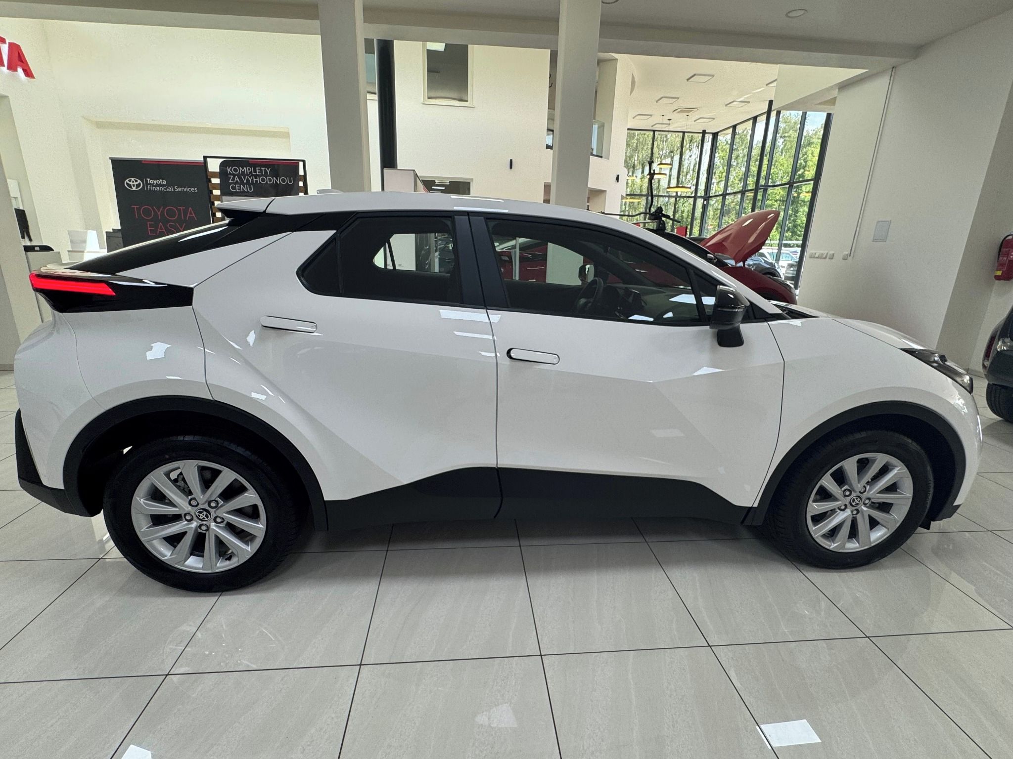 Toyota C-HR, 1,8 140 k Limited Edition - fotka 3