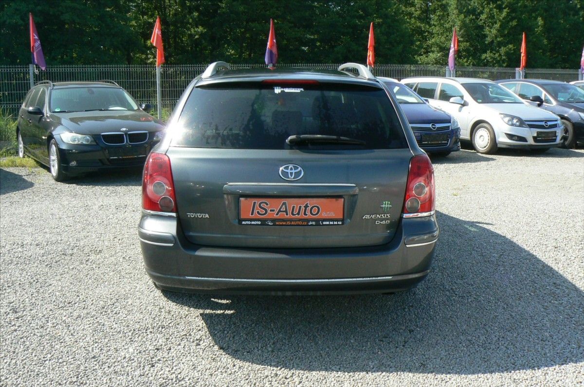 Toyota Avensis, 2,2 D4-D - fotka 5