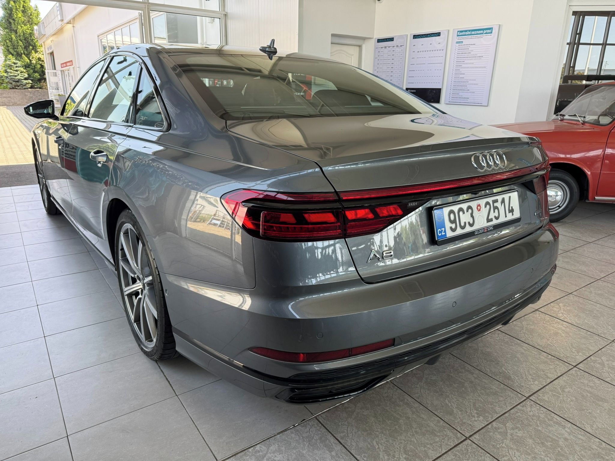 Audi A8, 60 TDI V8 Quattro DPH - fotka 5