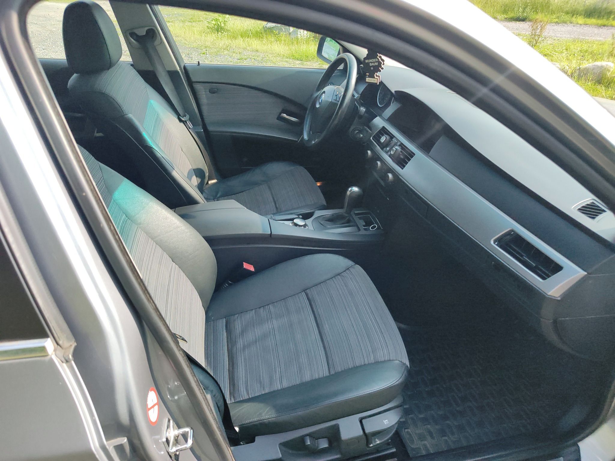 BMW Řada 5, 525i 141 Kw  automat - fotka 6