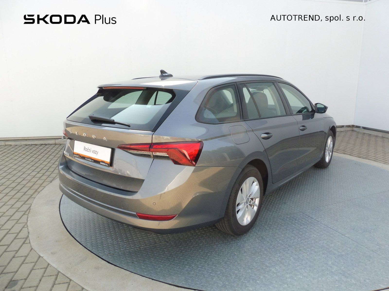 Škoda Octavia, Combi Ambition 2,0 TDI 85kW - fotka 2