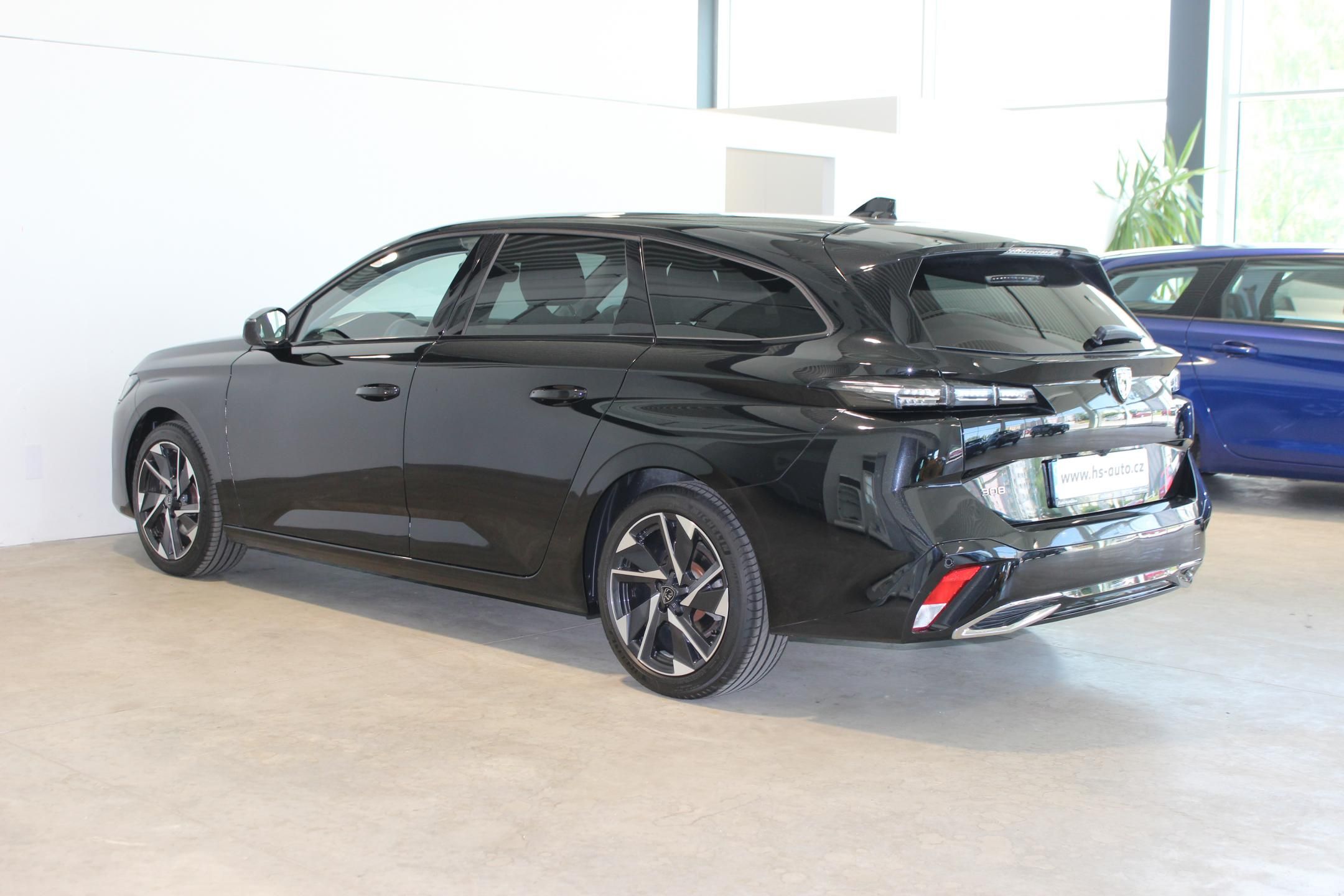 Peugeot 308, 1.2i,ALLURE PACK,130HP,DPH,ČR - fotka 2