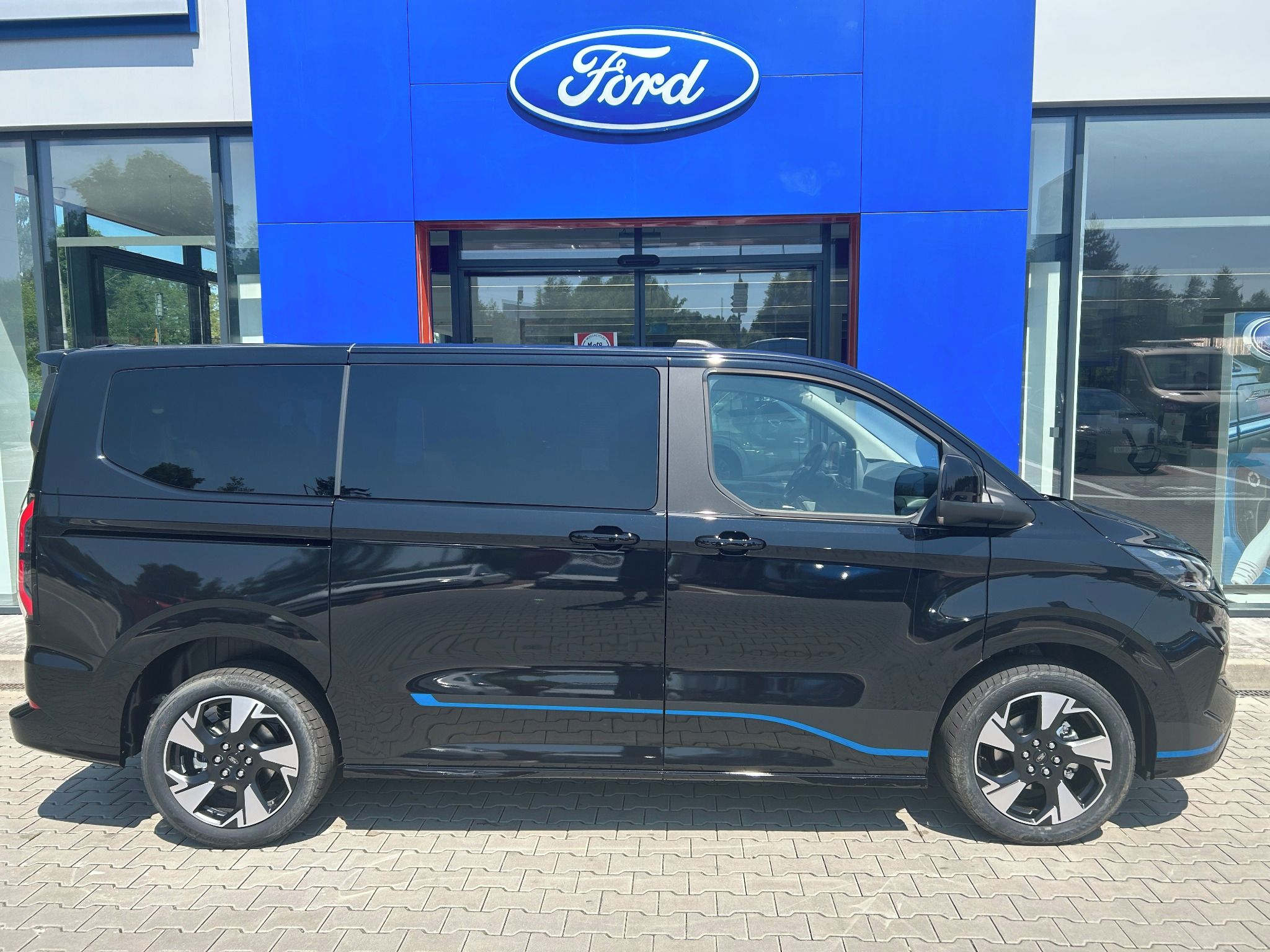 Ford Tourneo Custom, 2.0 EcoBlue 125 kW Sport L1 - fotka 4