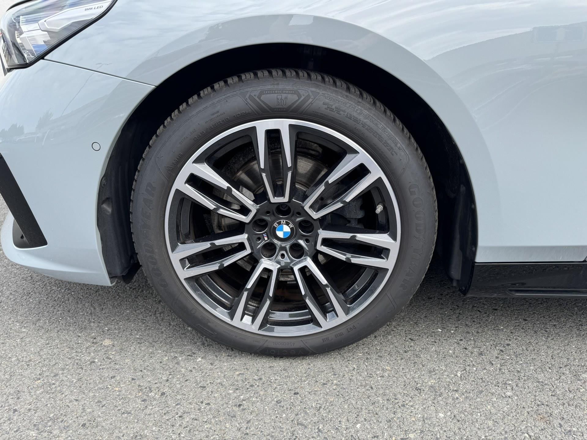 BMW Řada 5, 520d xDrive Touring M-Paket - fotka 6