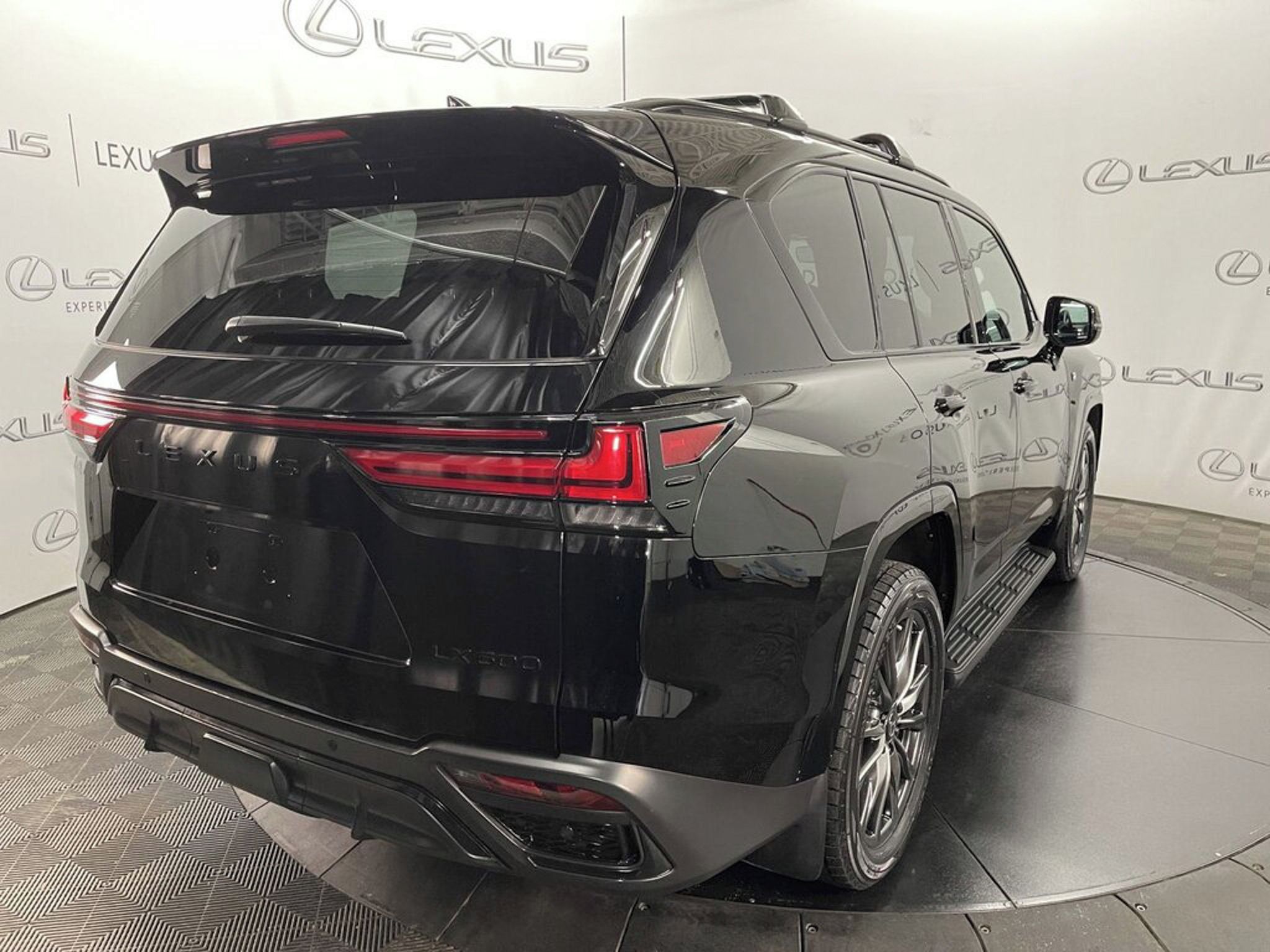 Lexus LX 600, F-Sport 4WD 3.5L Twin Turbo V6 - fotka 4