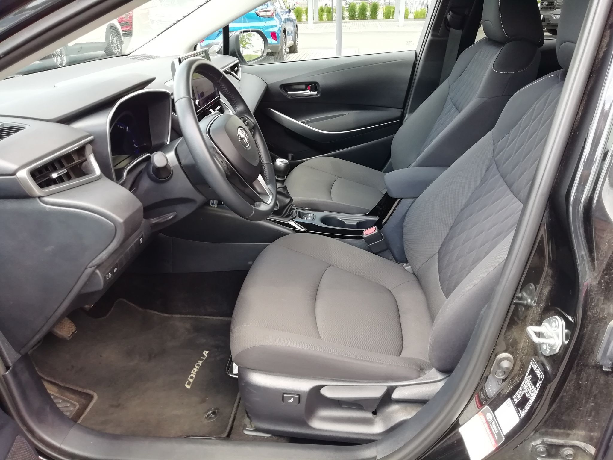 Toyota Corolla, 1,5 6MT Comfort Style Tech - fotka 6