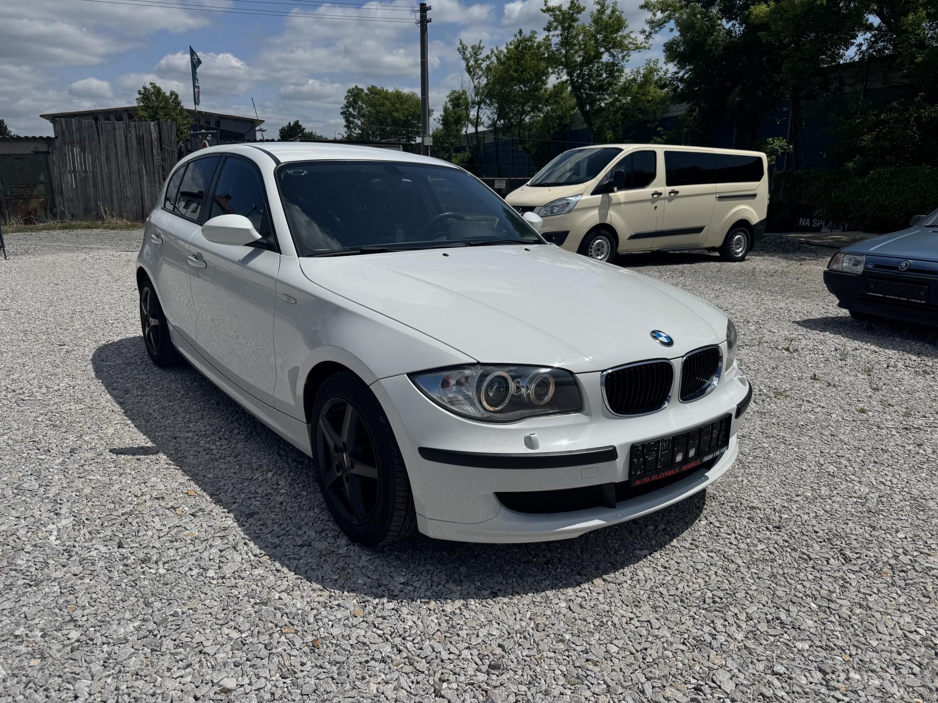 BMW Řada 1, 2.0i,SERVISKA,XENONY,2SADY KOL - fotka 2