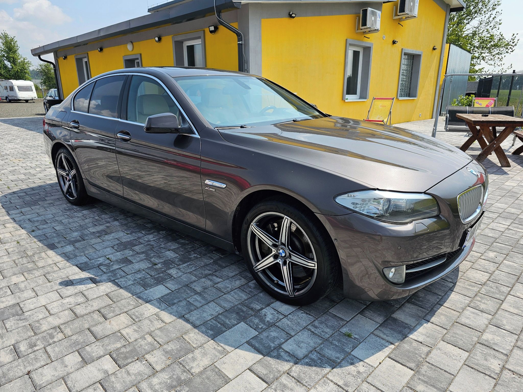 BMW Řada 5, 550I XDRIVE - fotka 4