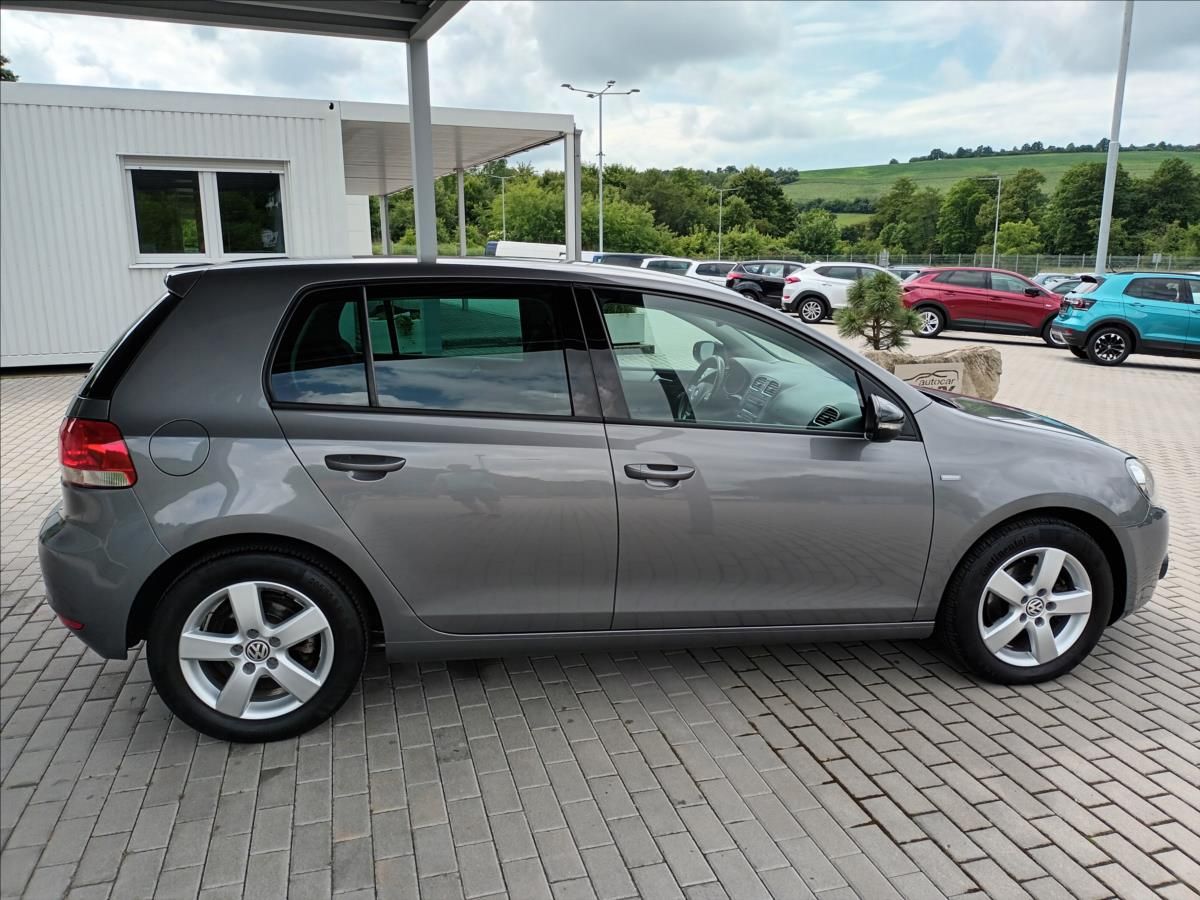Volkswagen Golf, 1,2 TSI,SERVIS,VÝHŘEV,PARKING - fotka 4