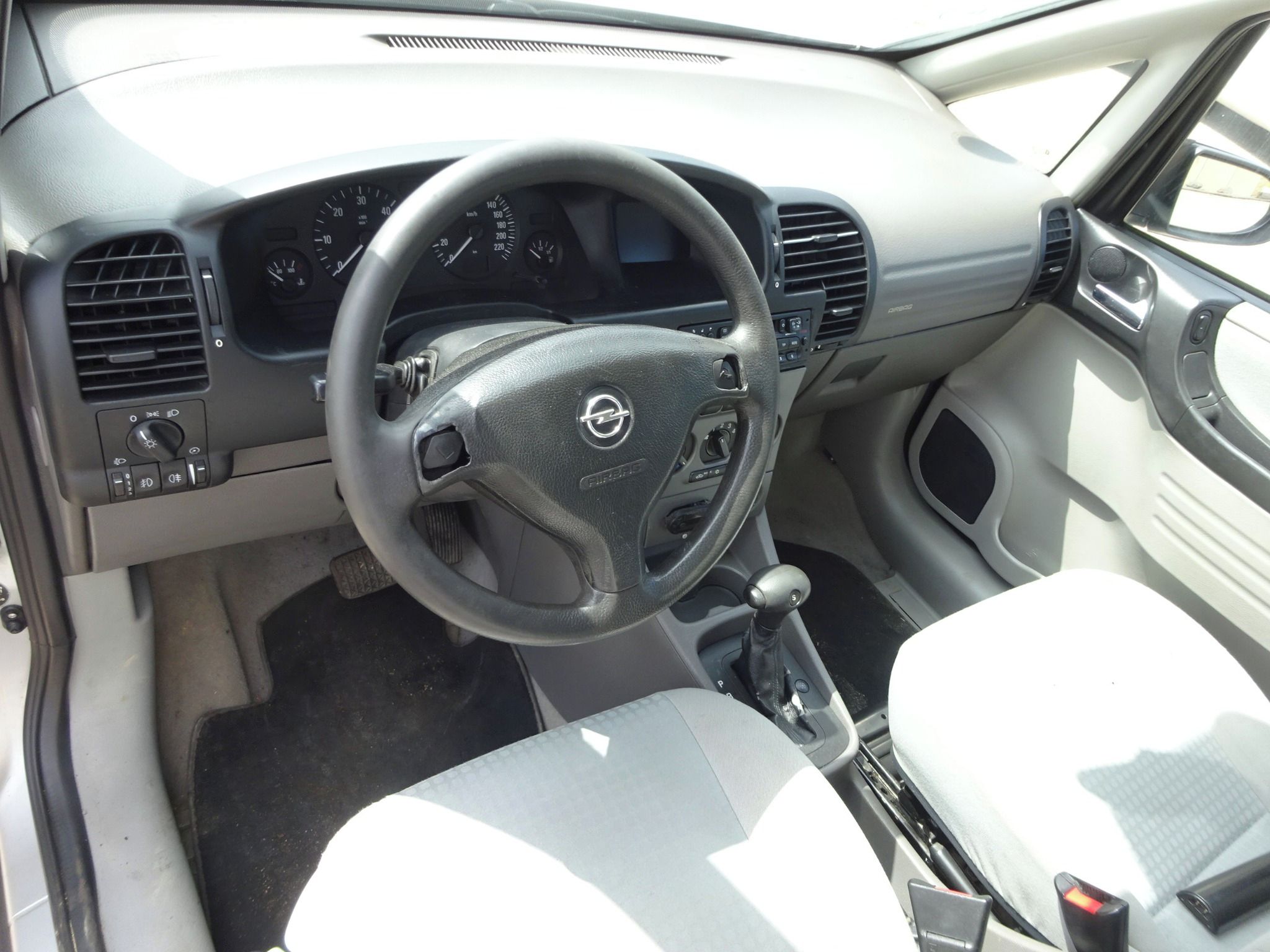 Opel Zafira, 2.0 DTi 7 Míst  AUTOMAT - fotka 5