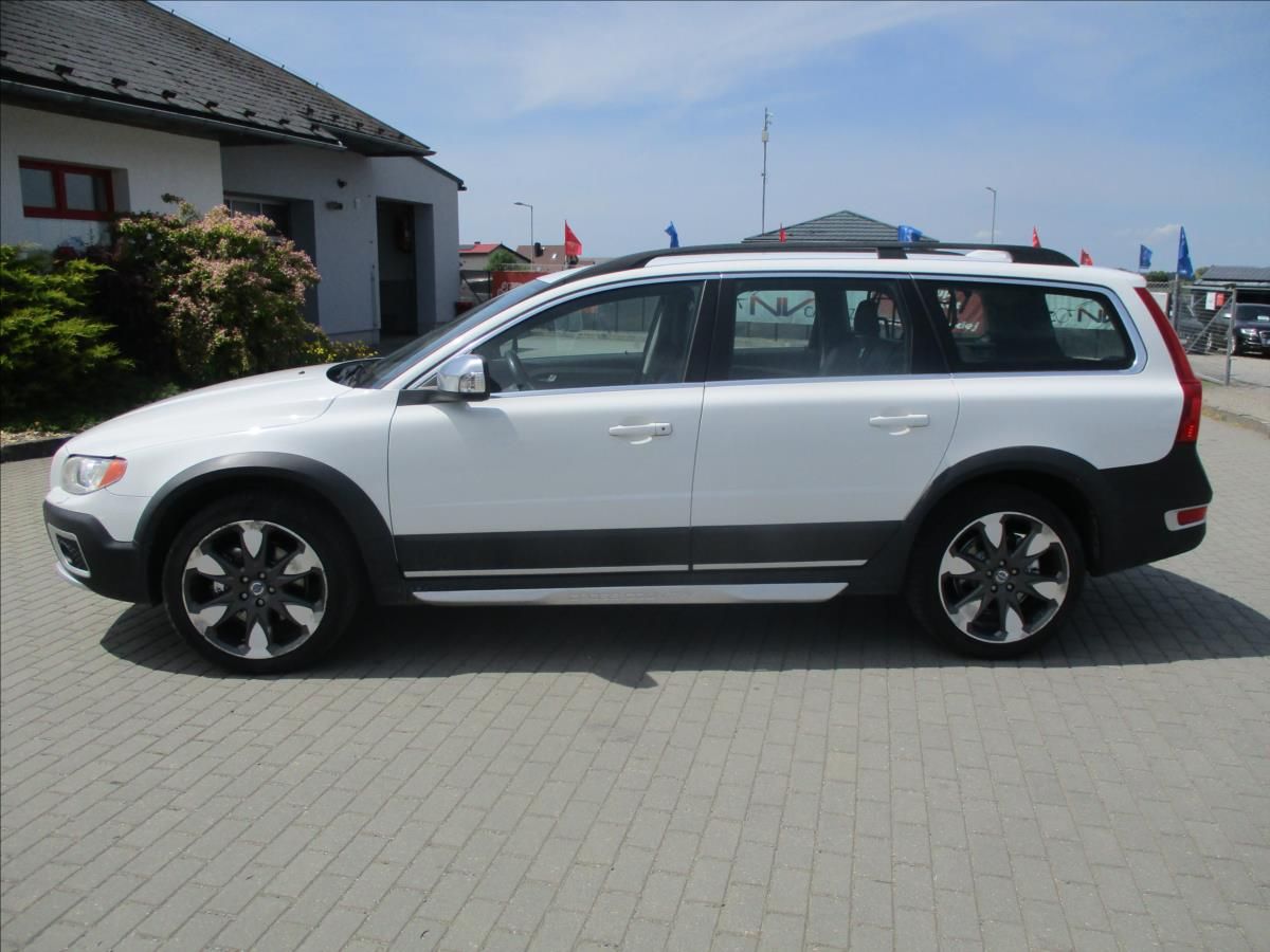 Volvo XC70, 2,4 D4 CROSSCOUNTRY AWD GPS XE - fotka 2