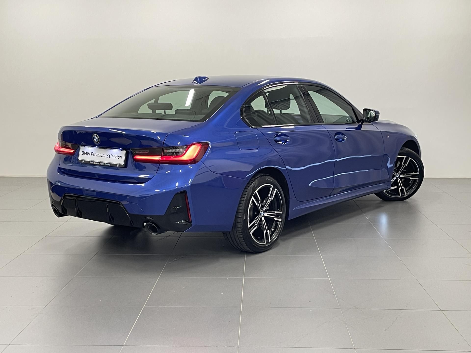 BMW Řada 3, 320d xDrive sedan - fotka 2
