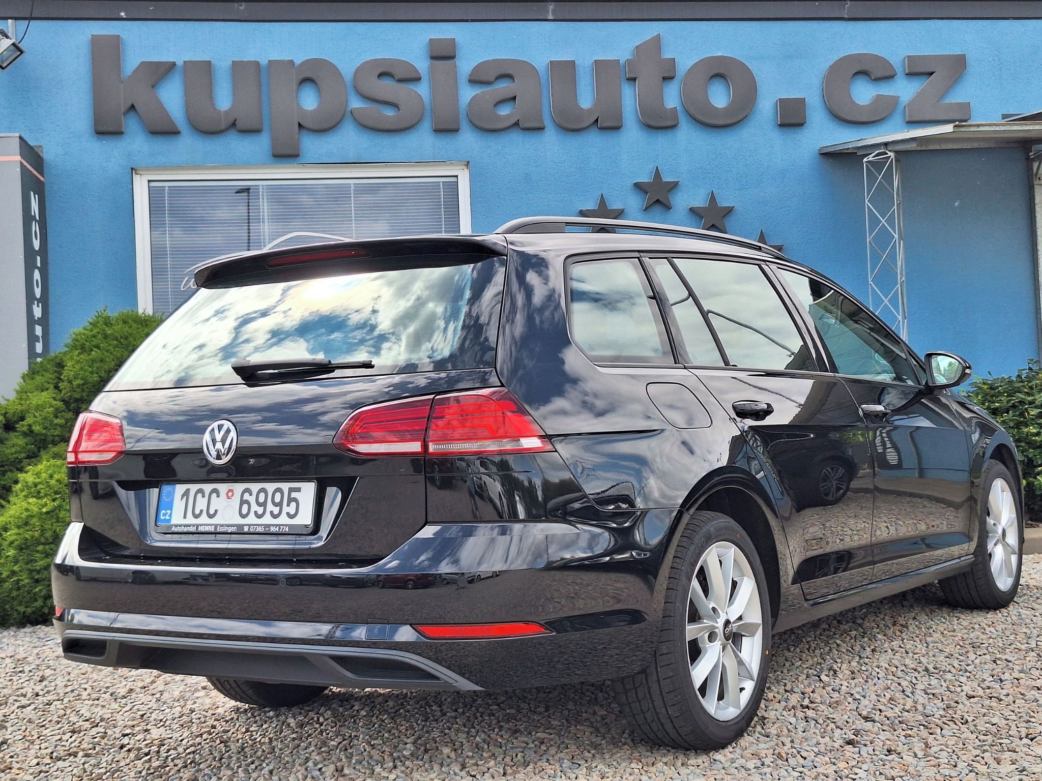 Volkswagen Golf, 1,0TSi ALU 17" NOVÉ PNEU - fotka 4