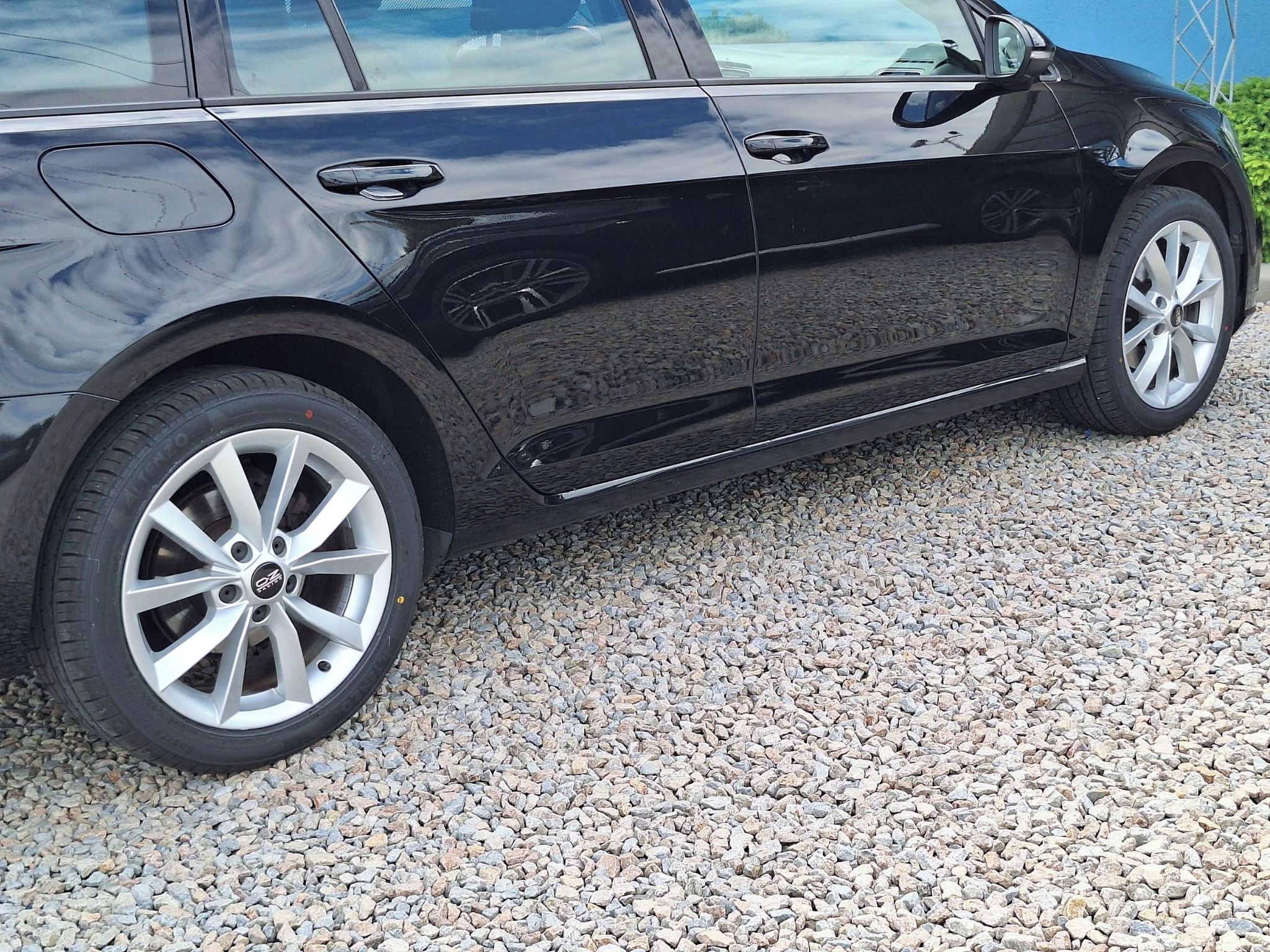 Volkswagen Golf, 1,0TSi ALU 17" NOVÉ PNEU - fotka 6