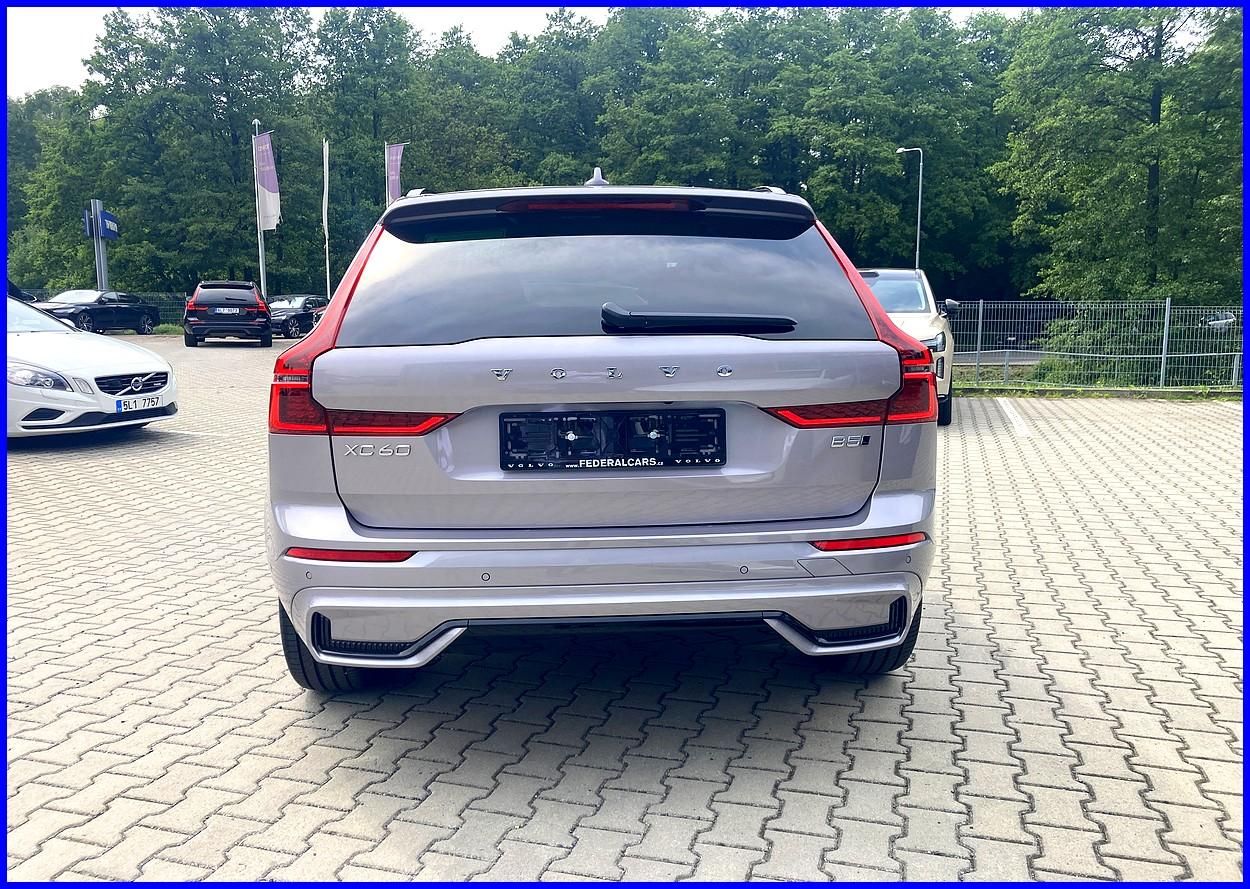 Volvo XC60, B5 AWD NEW EDICE DARK - fotka 5