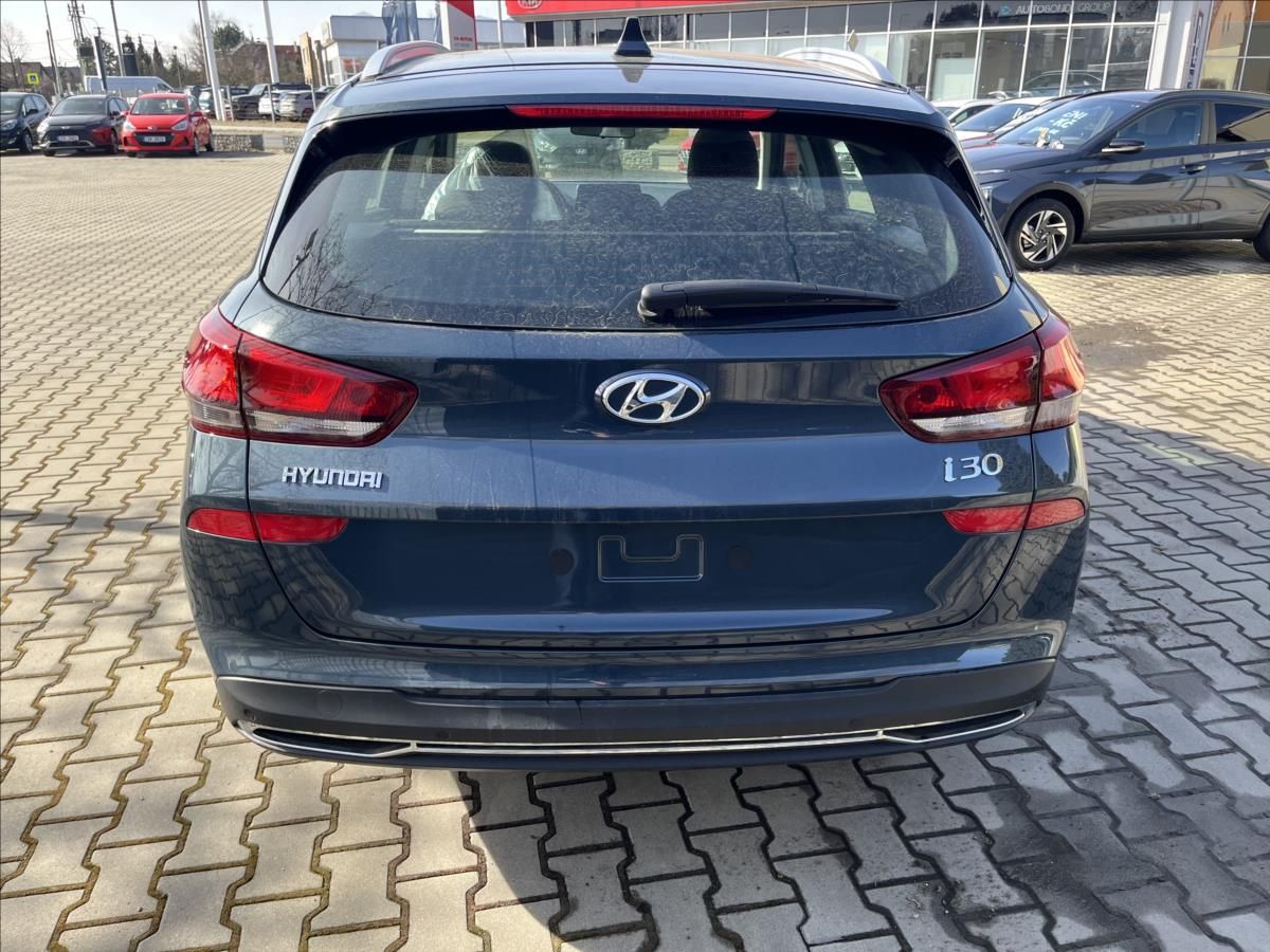 Hyundai i30, 1,0 T-GDI WG MT 88 kW VYHŘ. SE - fotka 5