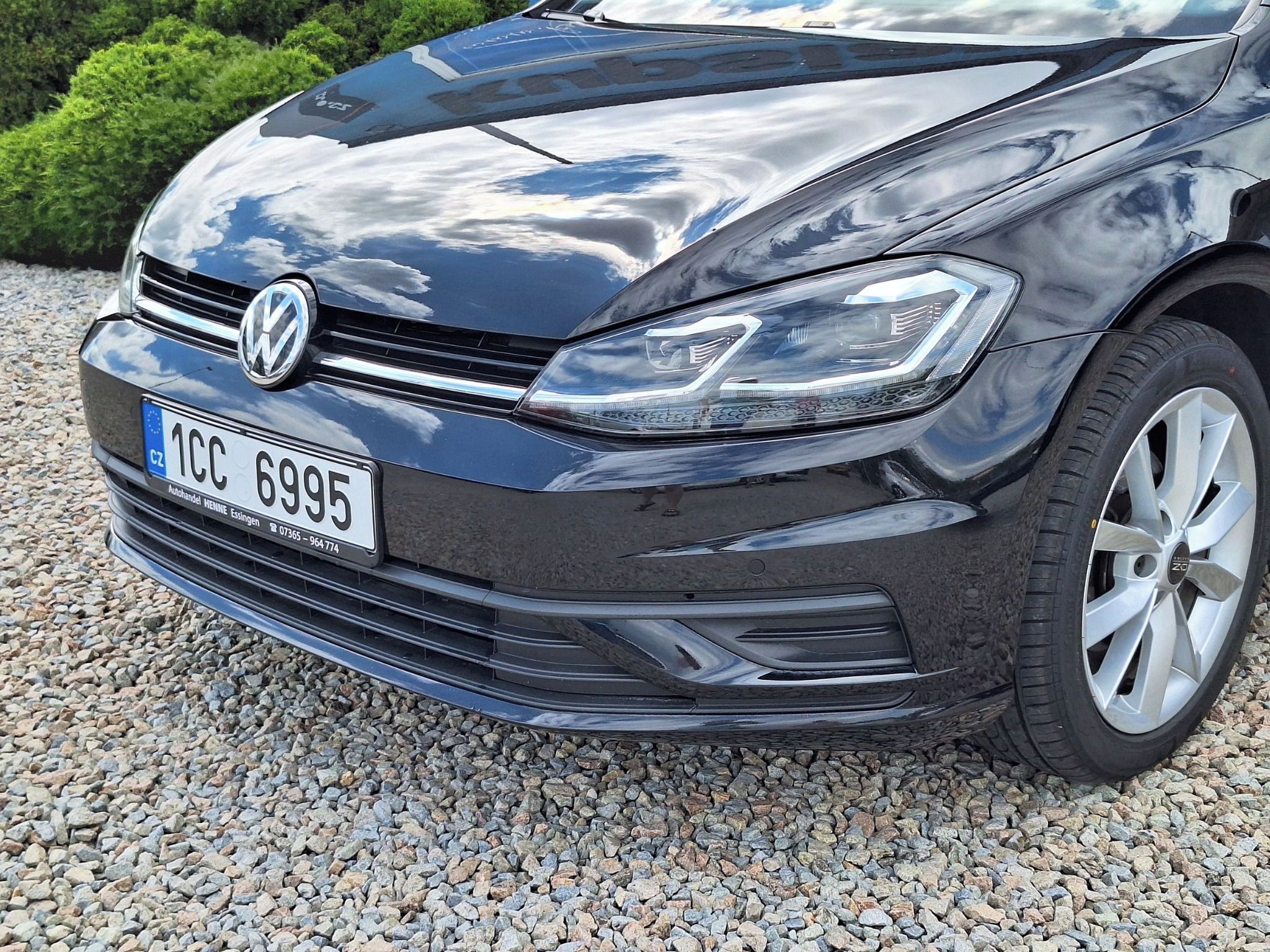 Volkswagen Golf, 1,0TSi ALU 17" NOVÉ PNEU - fotka 2