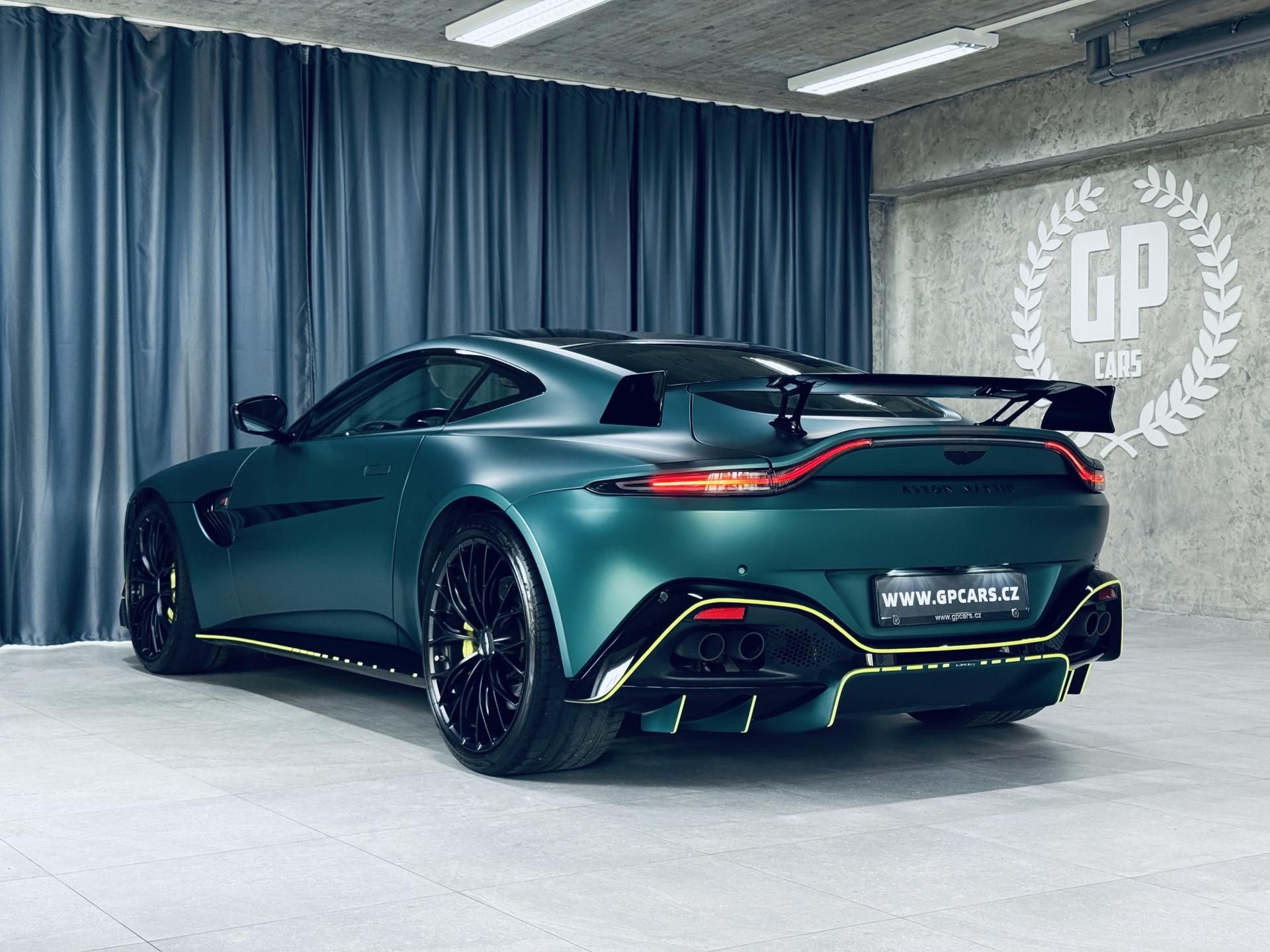Aston Martin V8 Vantage, F1*1OF1*Q-SPECIAL*S.VETTEL - fotka 6