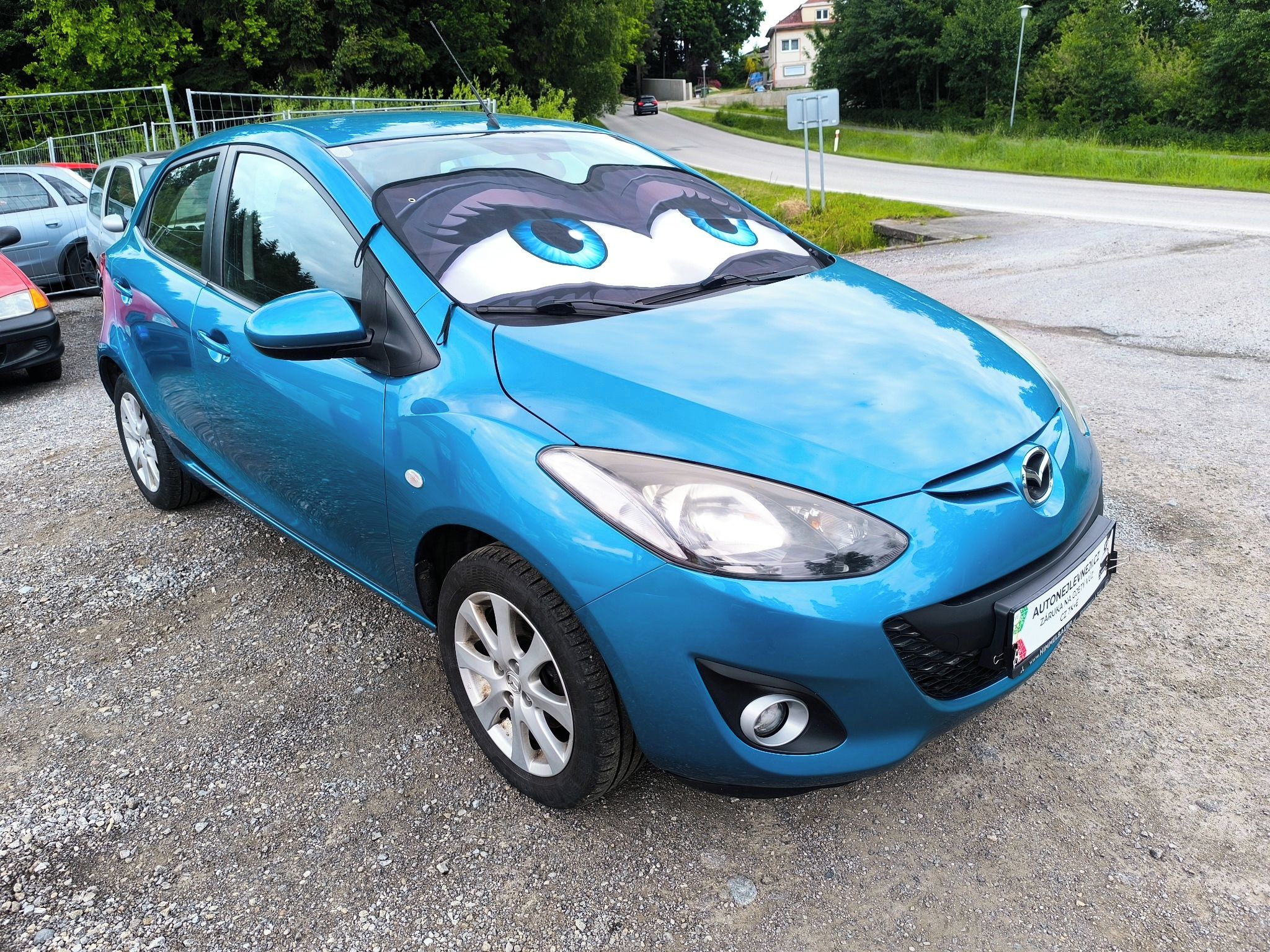 Mazda 2, KRÁSNÁ,100TKM,VÝBAVA,SERVISKA