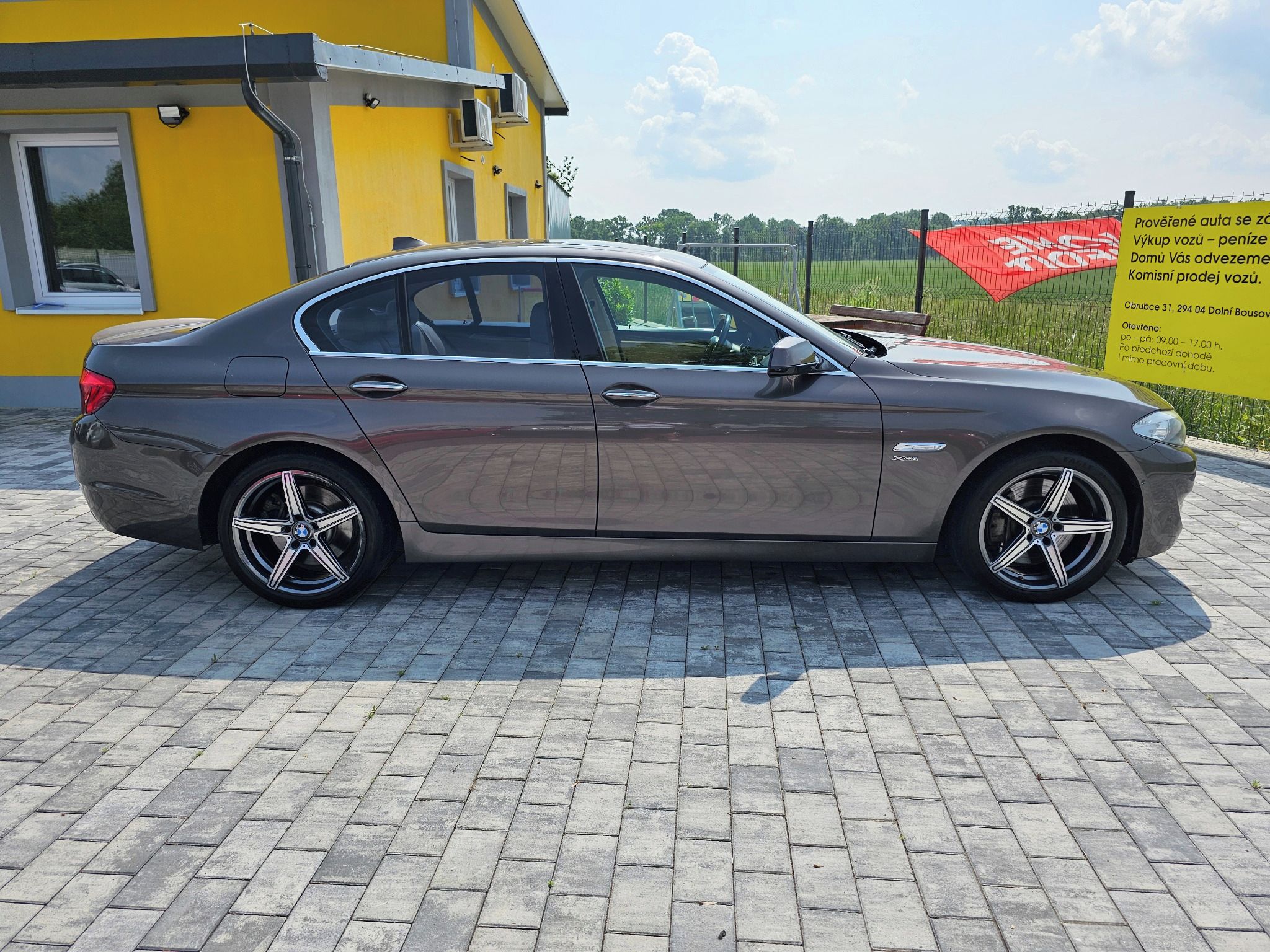BMW Řada 5, 550I XDRIVE - fotka 5