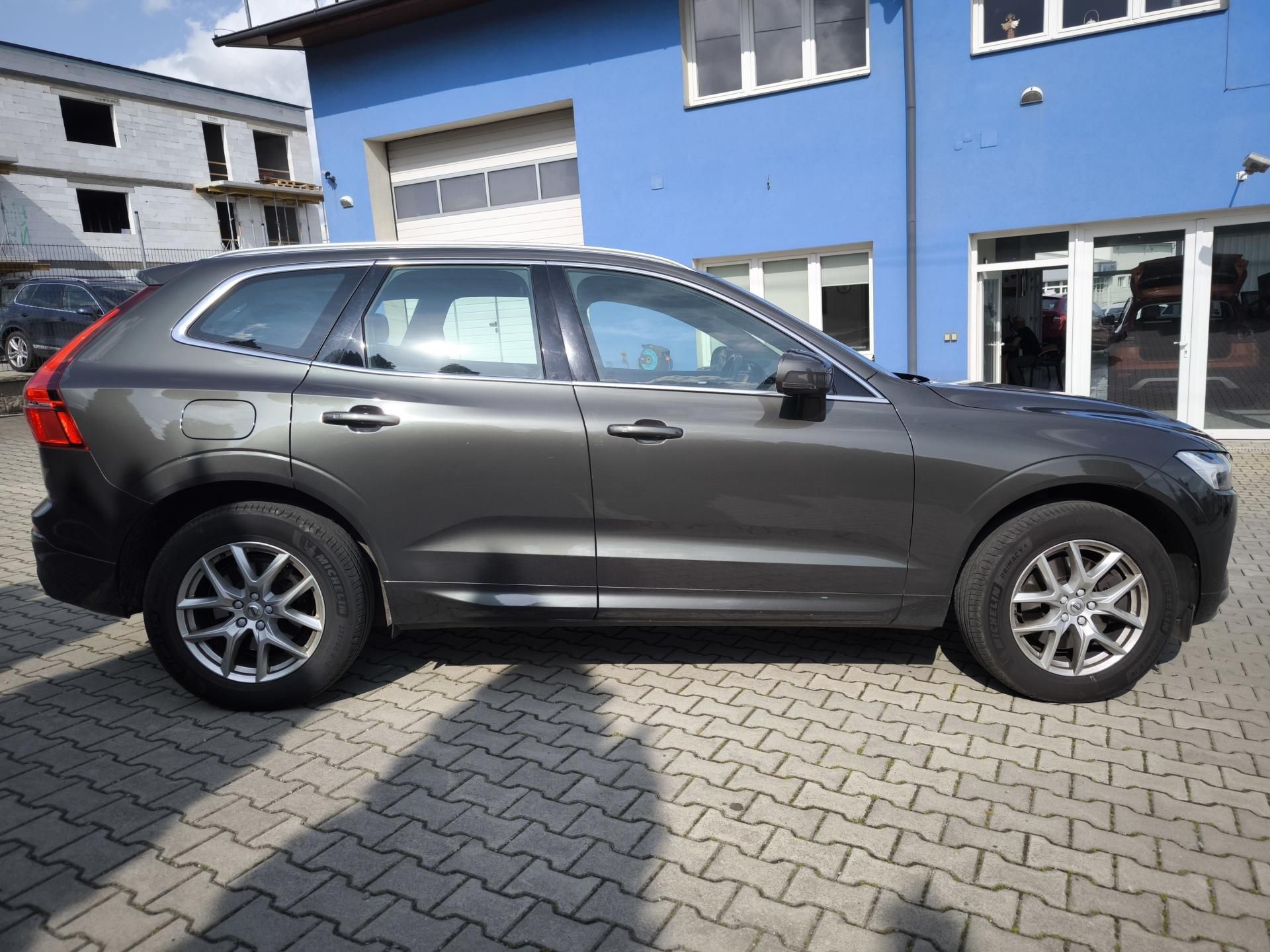 Volvo XC60, 2.0i B5 AWD Momentum Pro - fotka 4