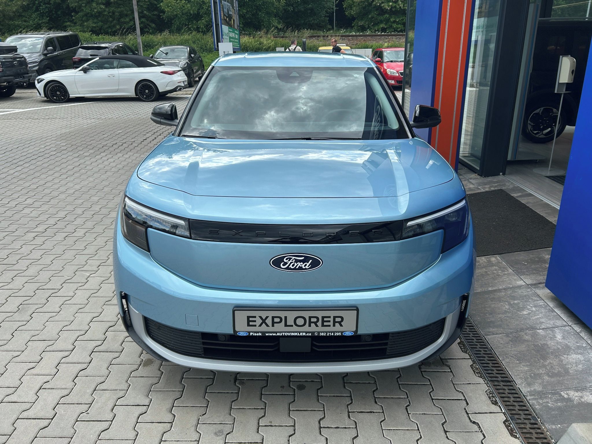 Ford Explorer, 52 kWh 125 kW/170 k - fotka 2