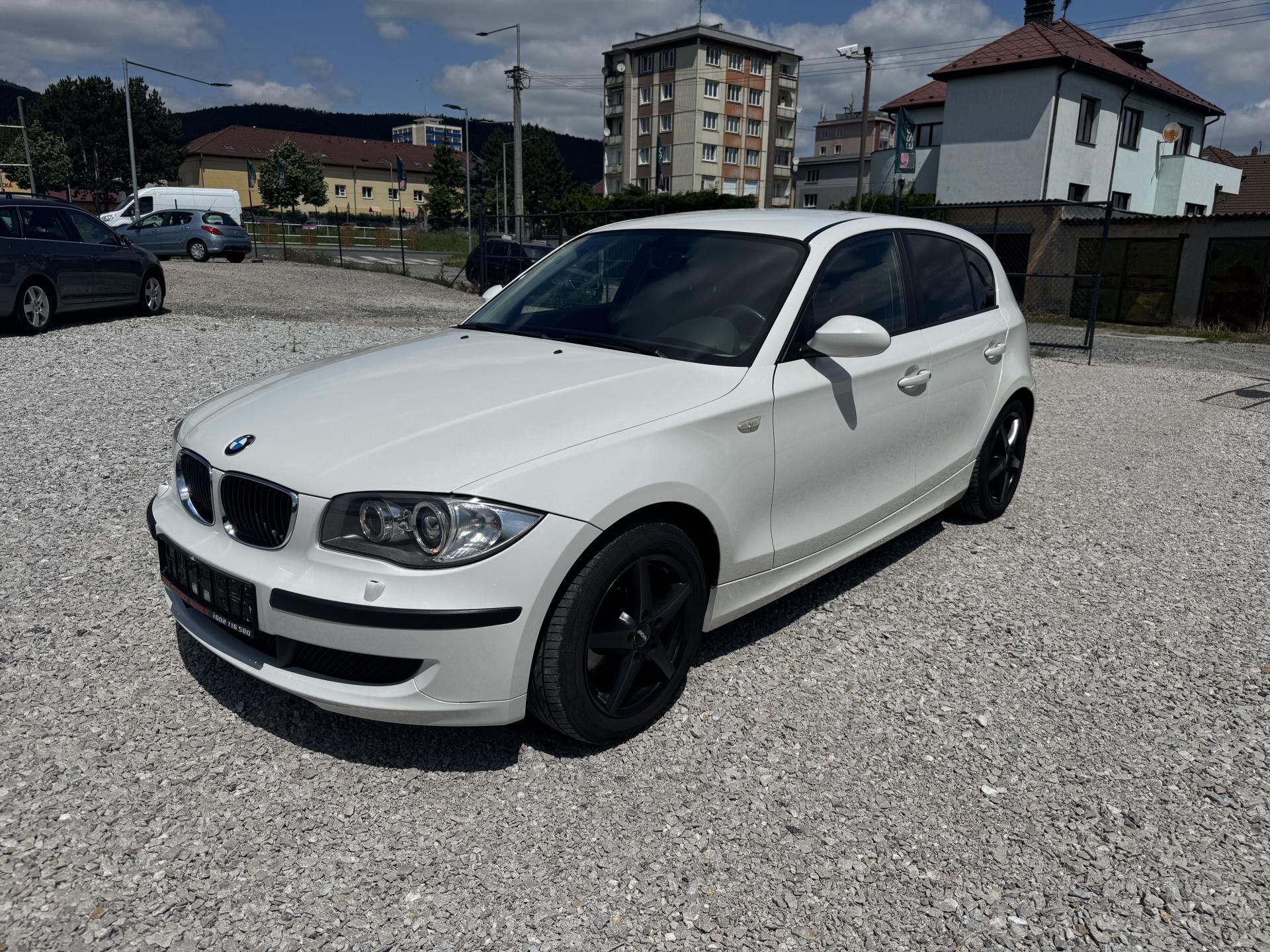 BMW Řada 1, 2.0i,SERVISKA,XENONY,2SADY KOL