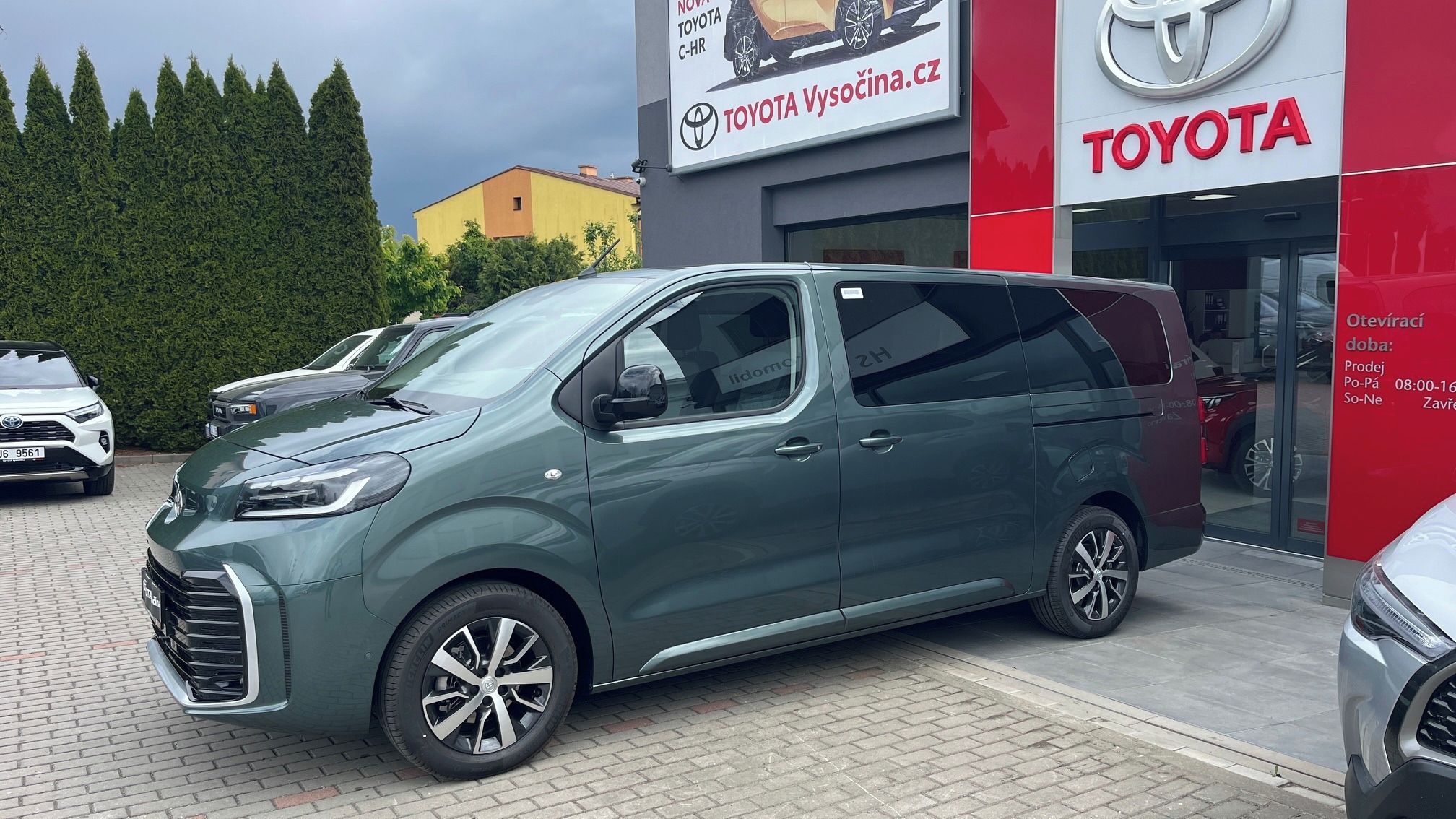Toyota Proace Verso, L2 2,2D 180PS Family 8AT 8míst - fotka 2