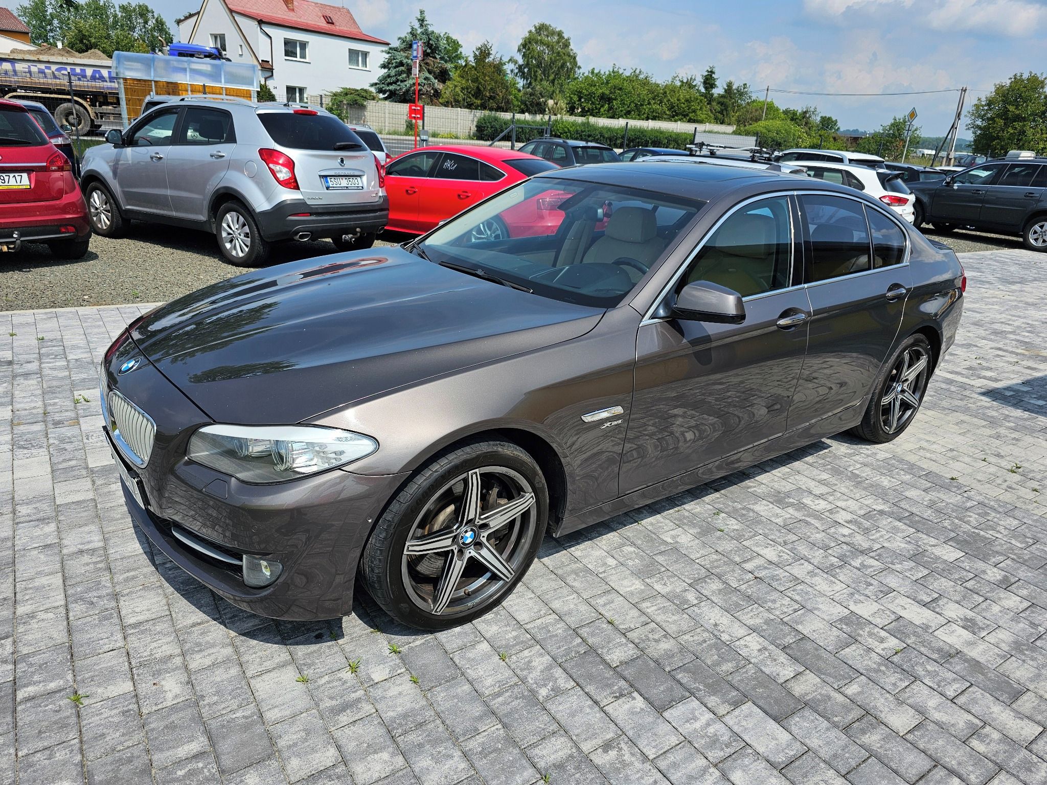 BMW Řada 5, 550I XDRIVE - fotka 2