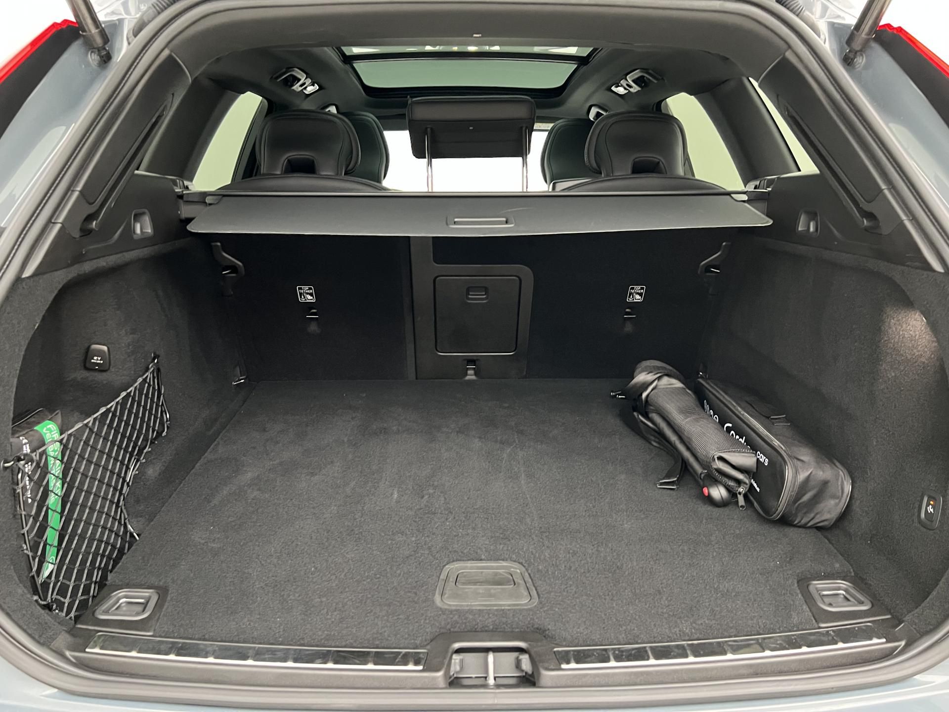 Volvo XC60, B4 PLUS DARK AUT 1.maj. - fotka 5