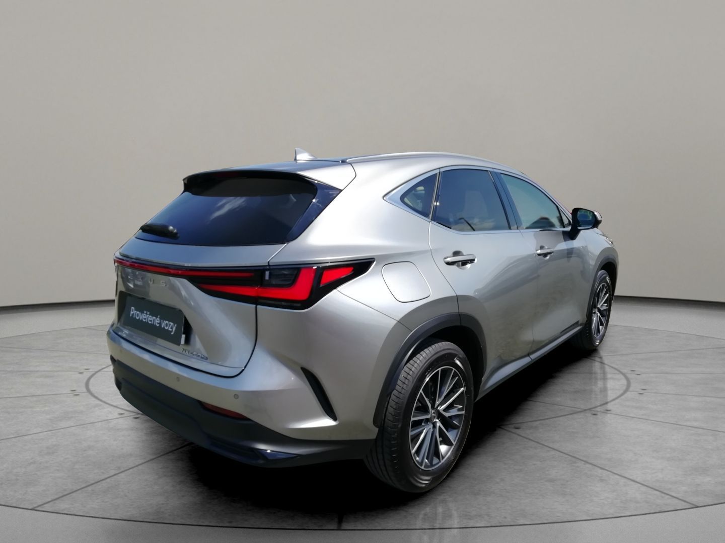 Lexus NX 450h+, Prestige 2,5 PHEV 4x4 - fotka 2
