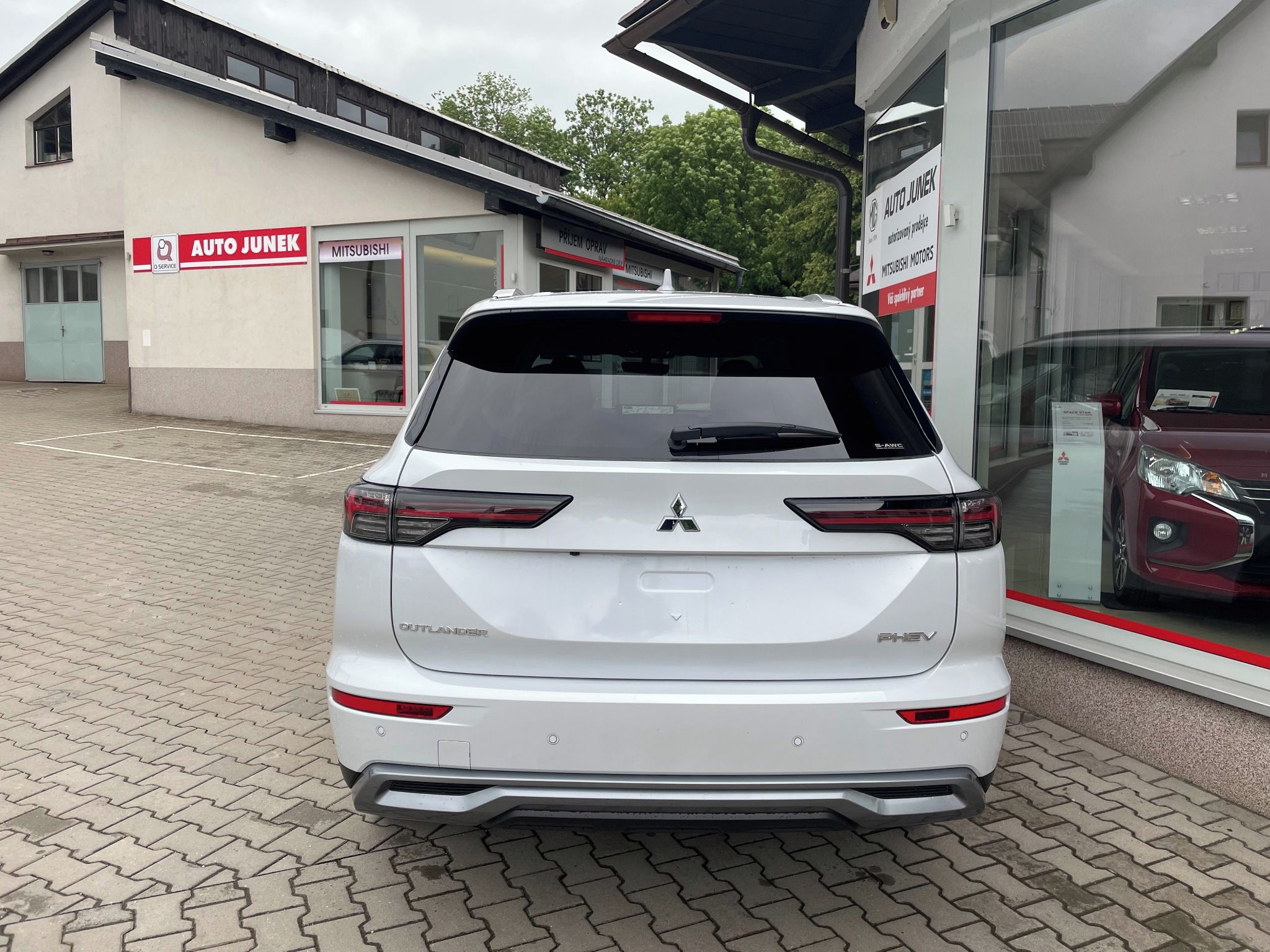 Mitsubishi Outlander, 2.4 PHEV INTENSE - fotka 4
